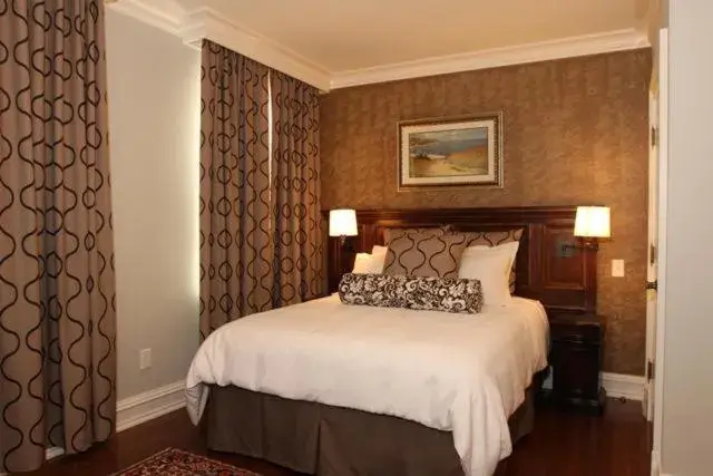 Bed in Guest House at Norwalk Inn Bed in Guest House at Norwalk Inn