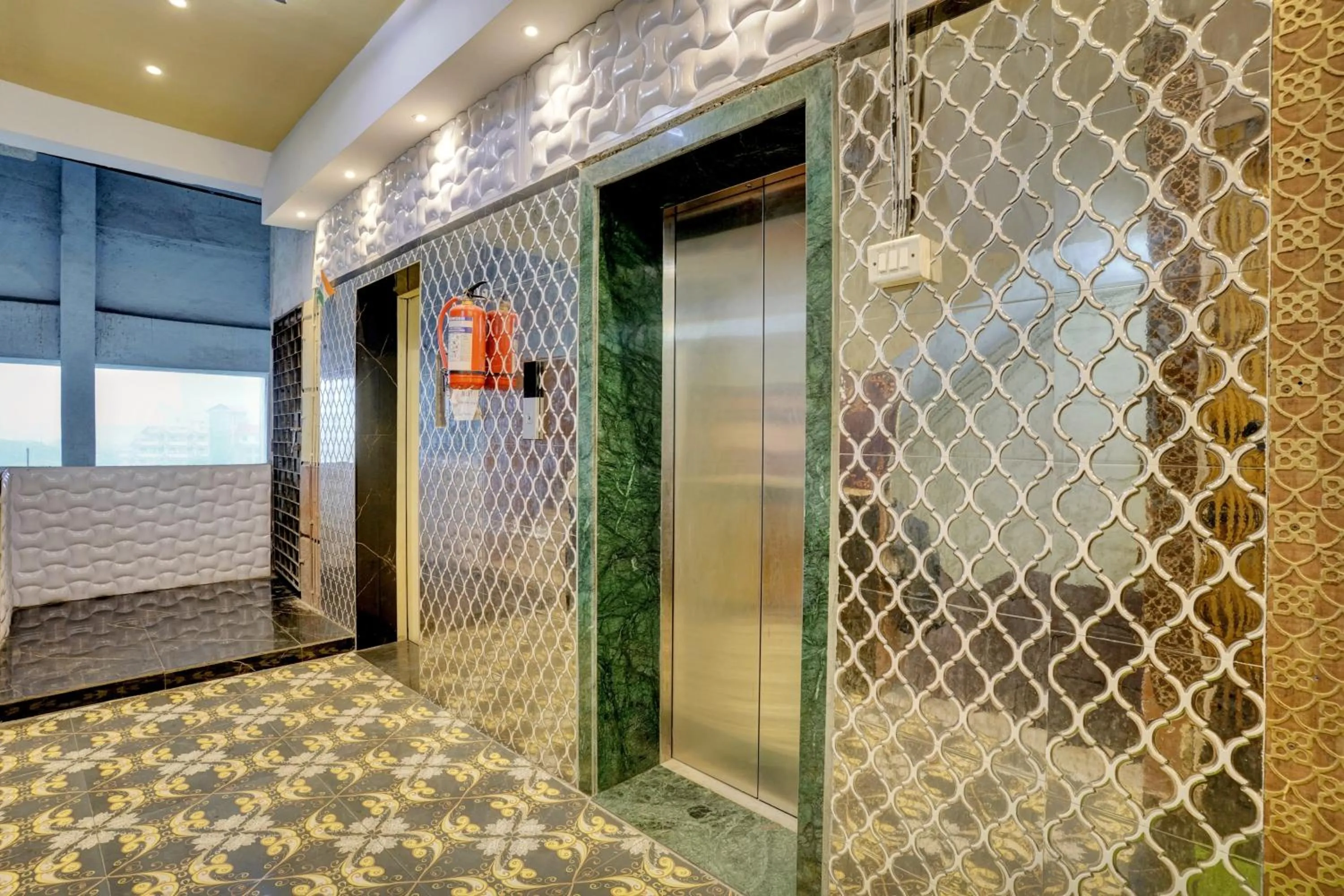 Hotel O Golden Suites