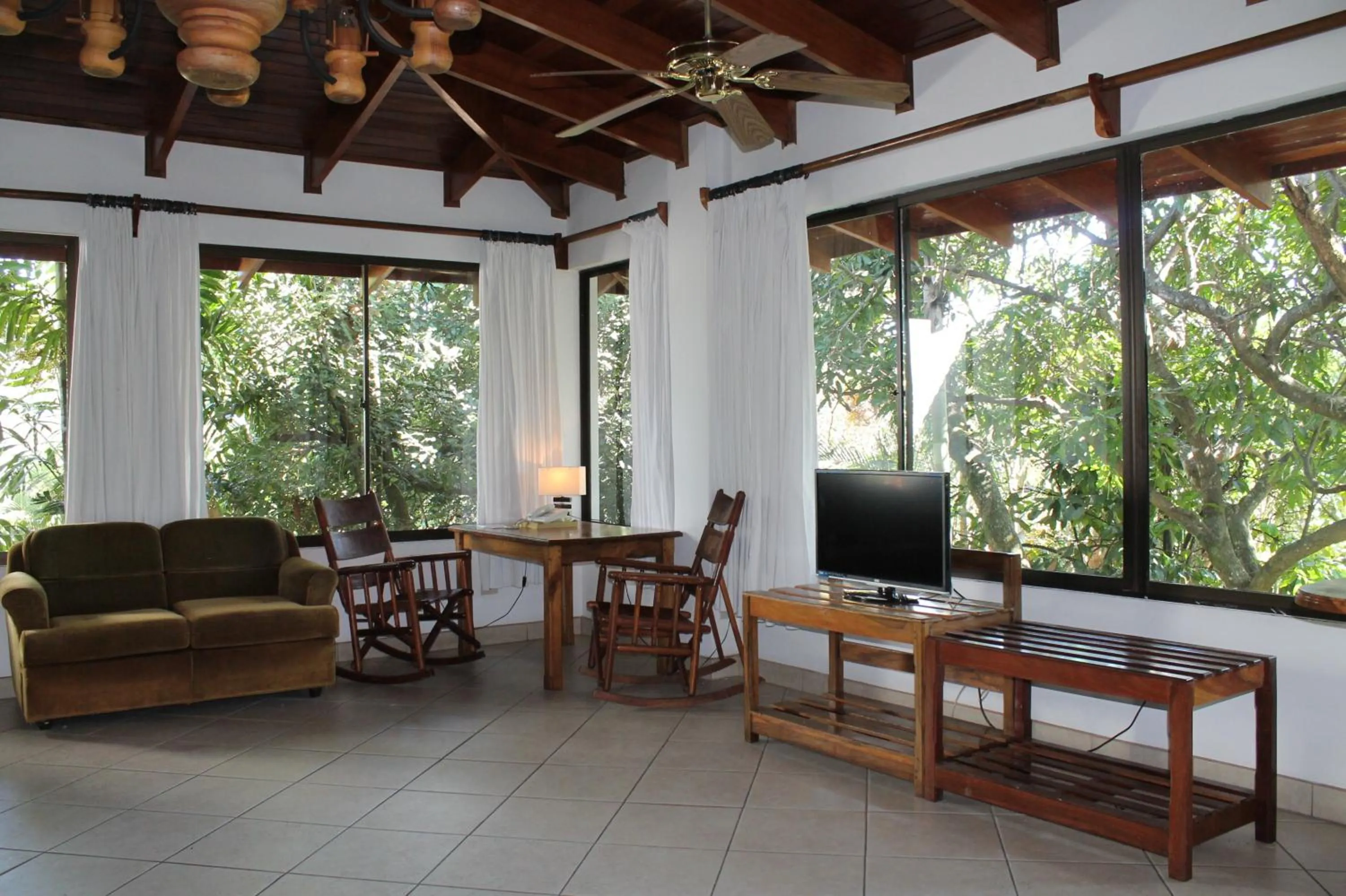 Living room in Costa Verde Inn