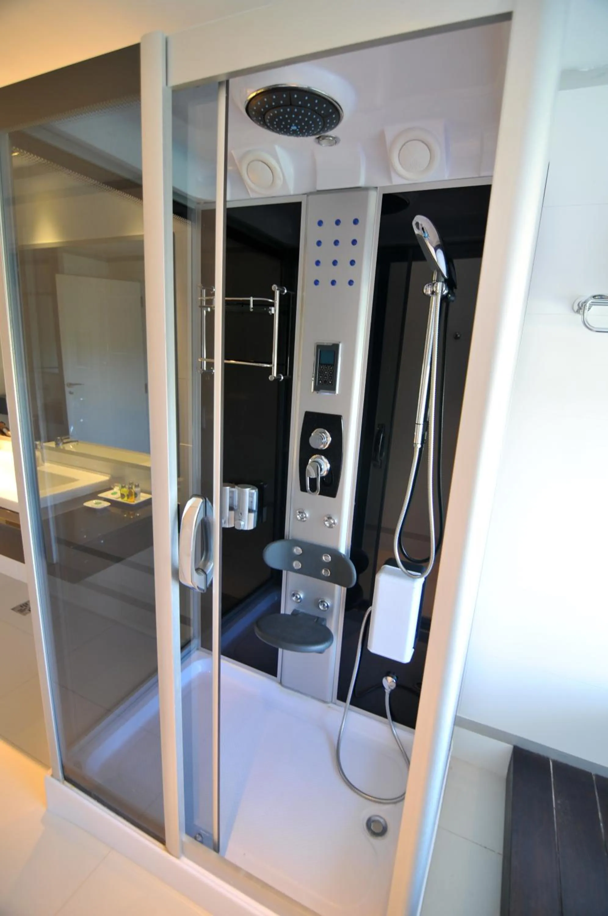 Bathroom, Bed in Altos del Arapey All Inclusive, Golf & Spa
