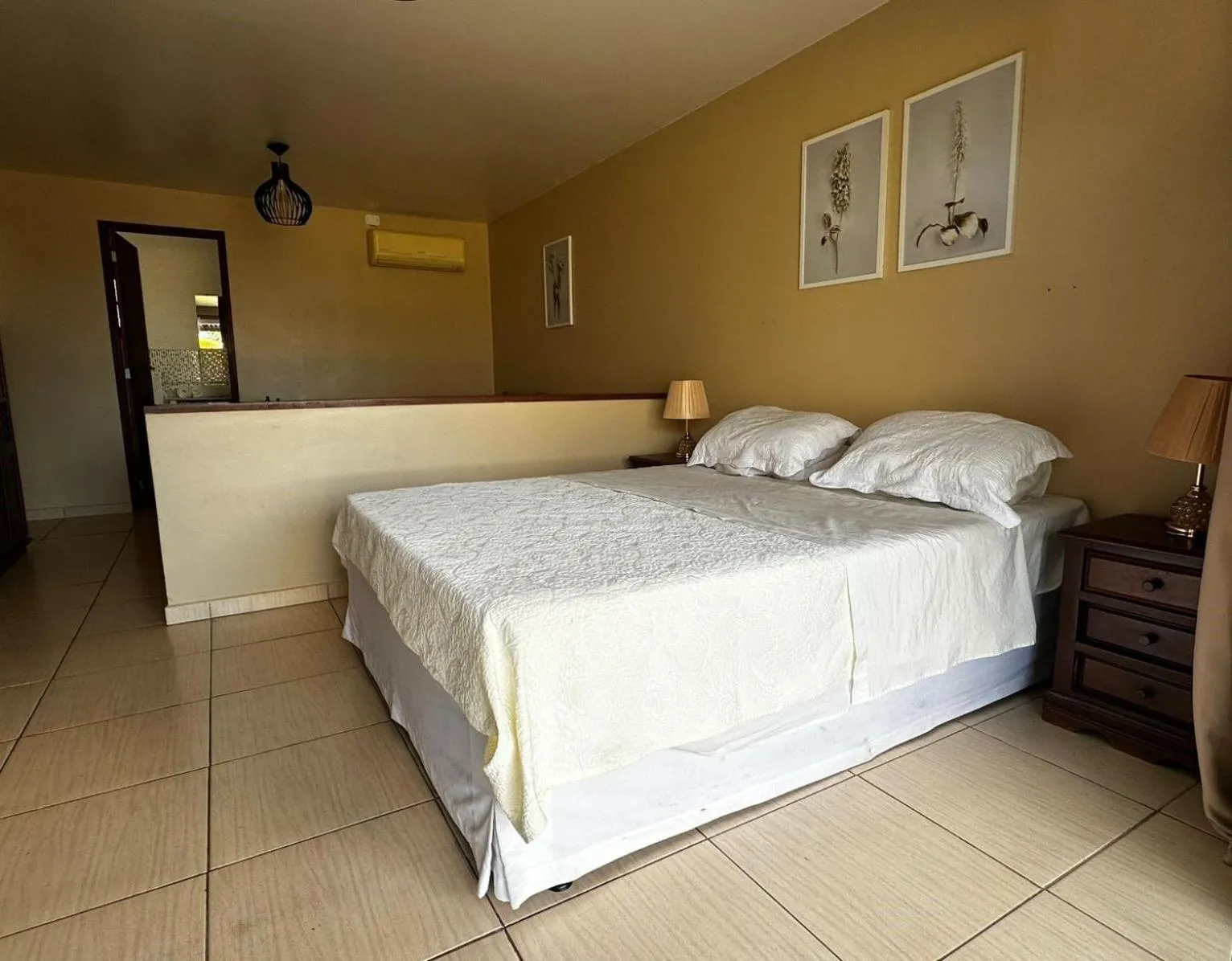 Photo of the whole room, Bed in Pousada Zanzibar