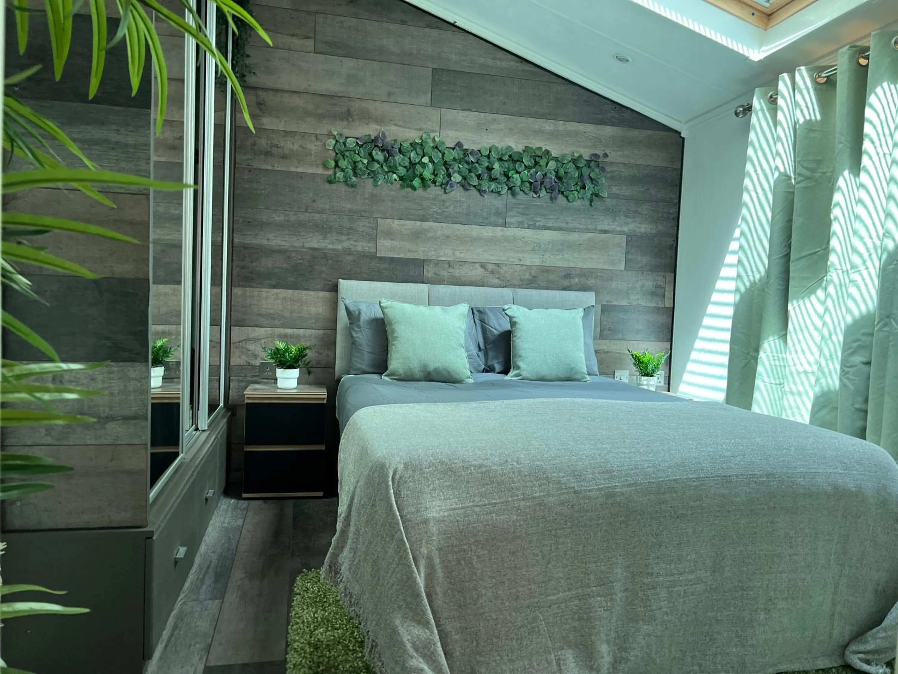 Bed in Jungle lodge