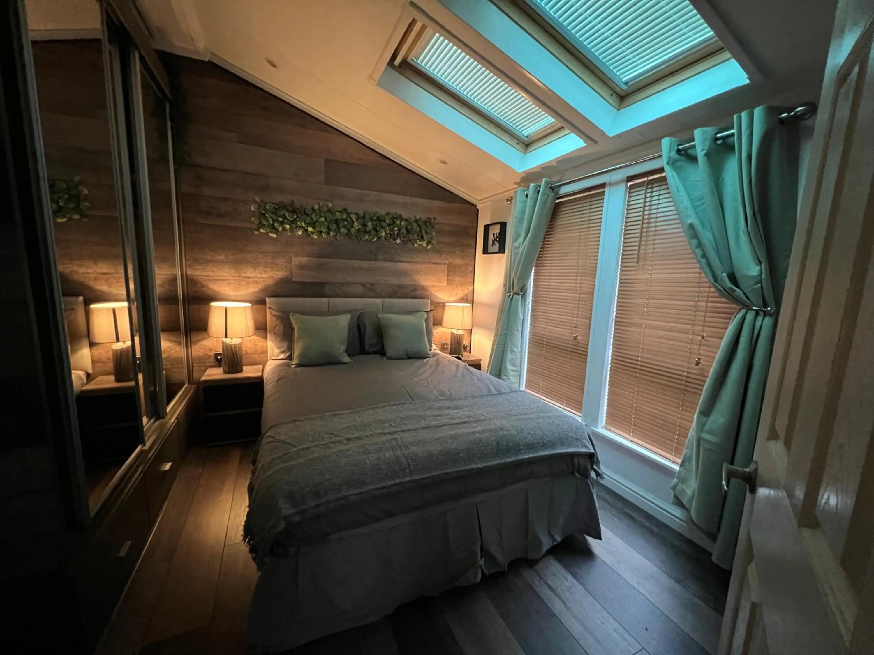 Bed in Jungle lodge