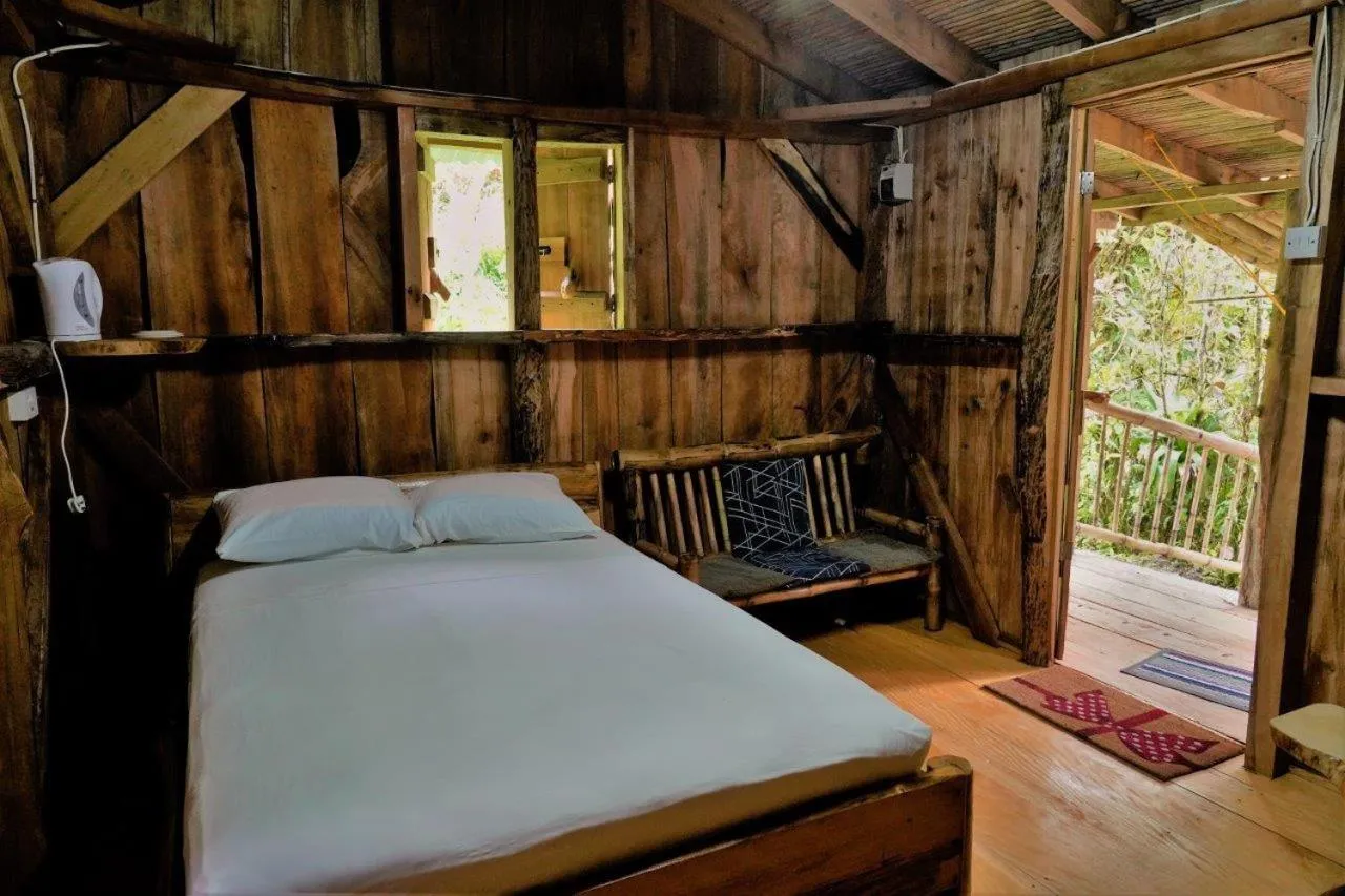 Photo of the whole room, Bed in Natty Tropical Valley