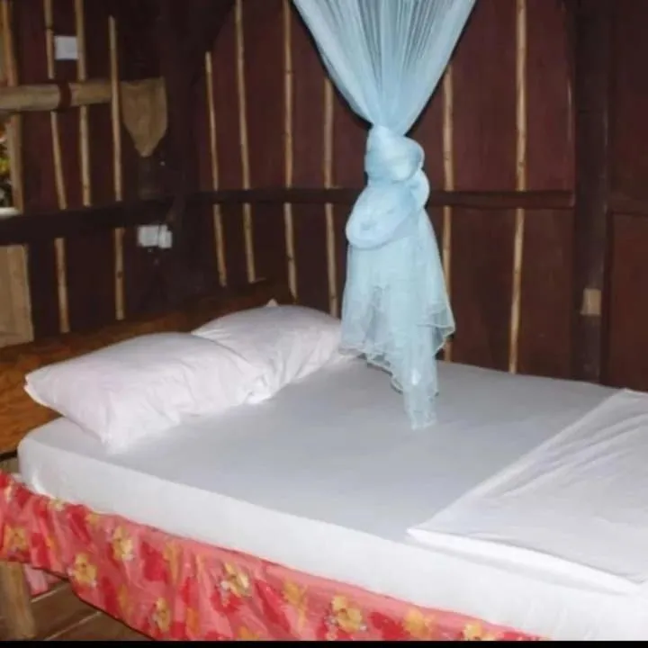Photo of the whole room, Bed in Natty Tropical Valley