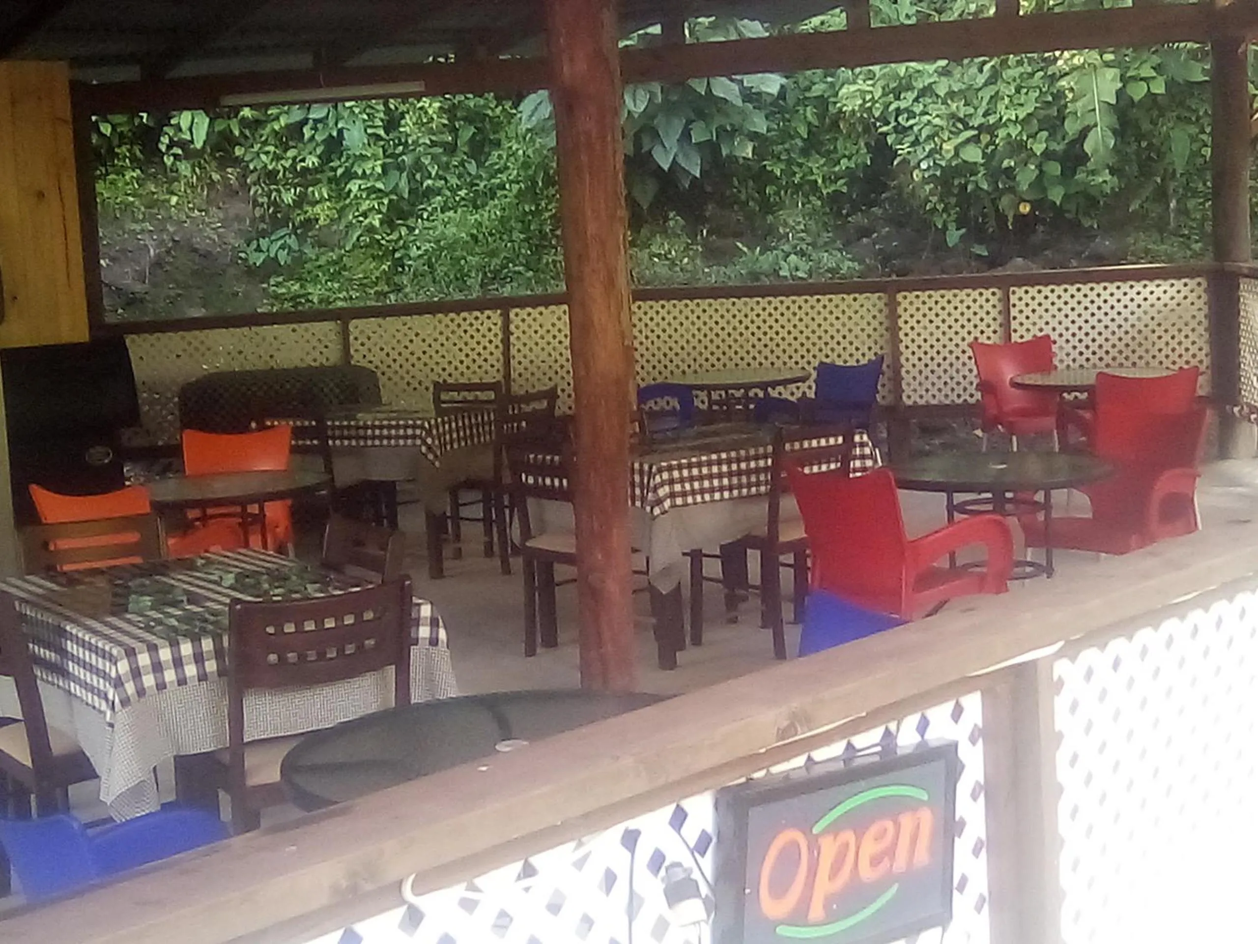 Restaurant/places to eat in Natty Tropical Valley