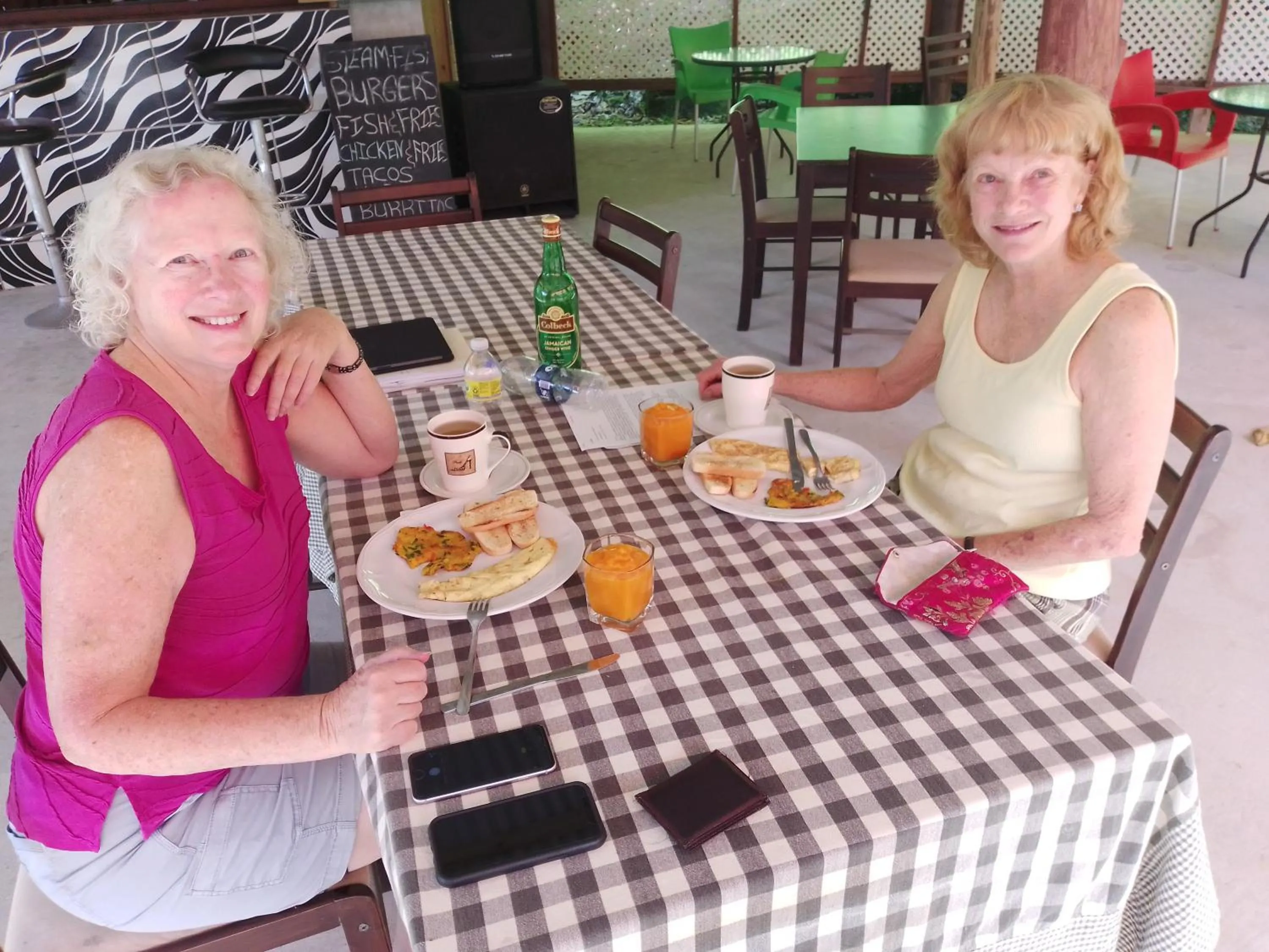 Restaurant/places to eat in Natty Tropical Valley