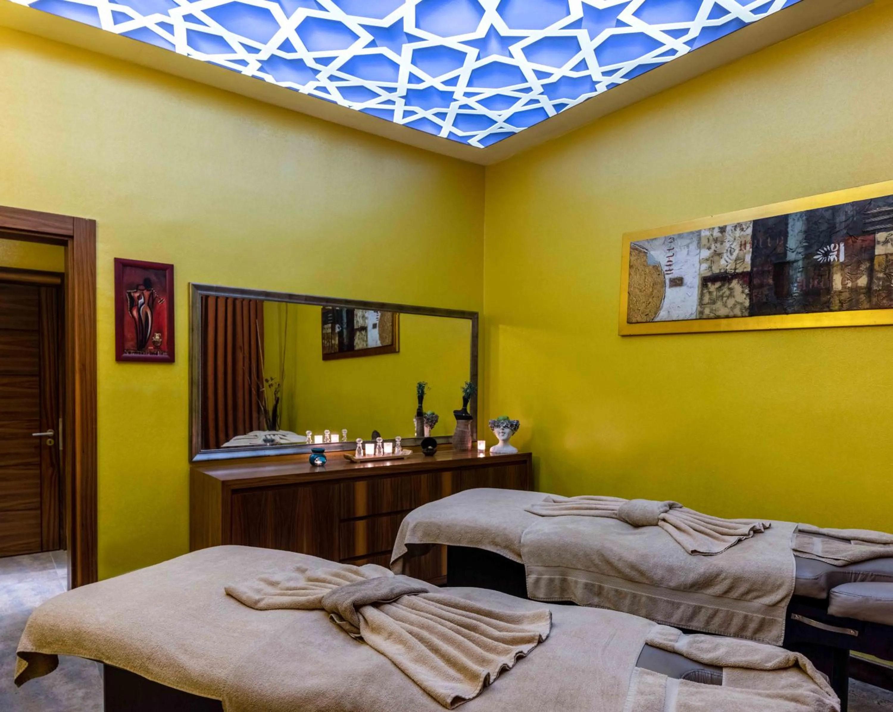 Spa and wellness centre/facilities, Bed in Hotel Çelik Palas Convention Center & Thermal SPA