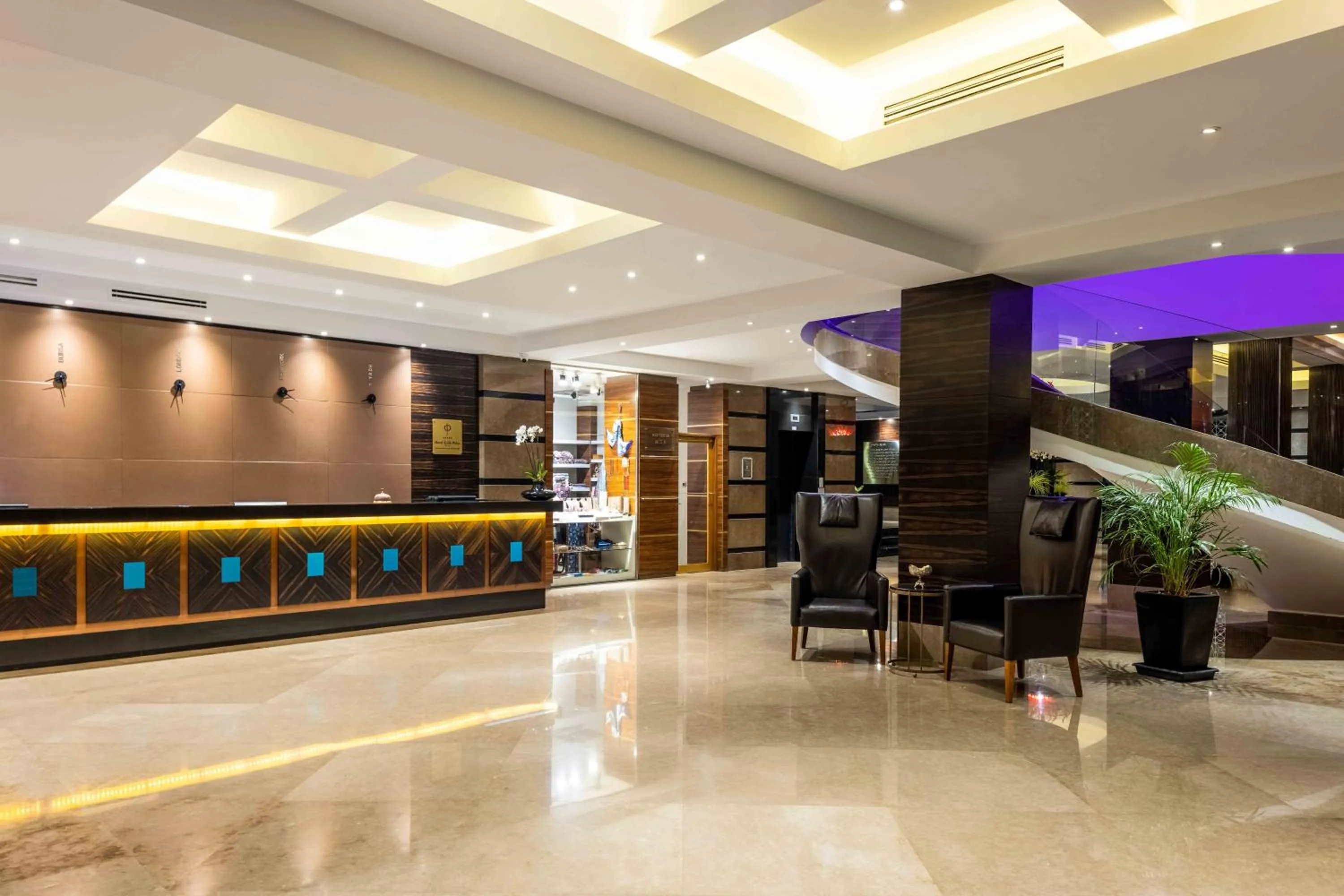 Lobby or reception in Hotel Çelik Palas Convention Center & Thermal SPA