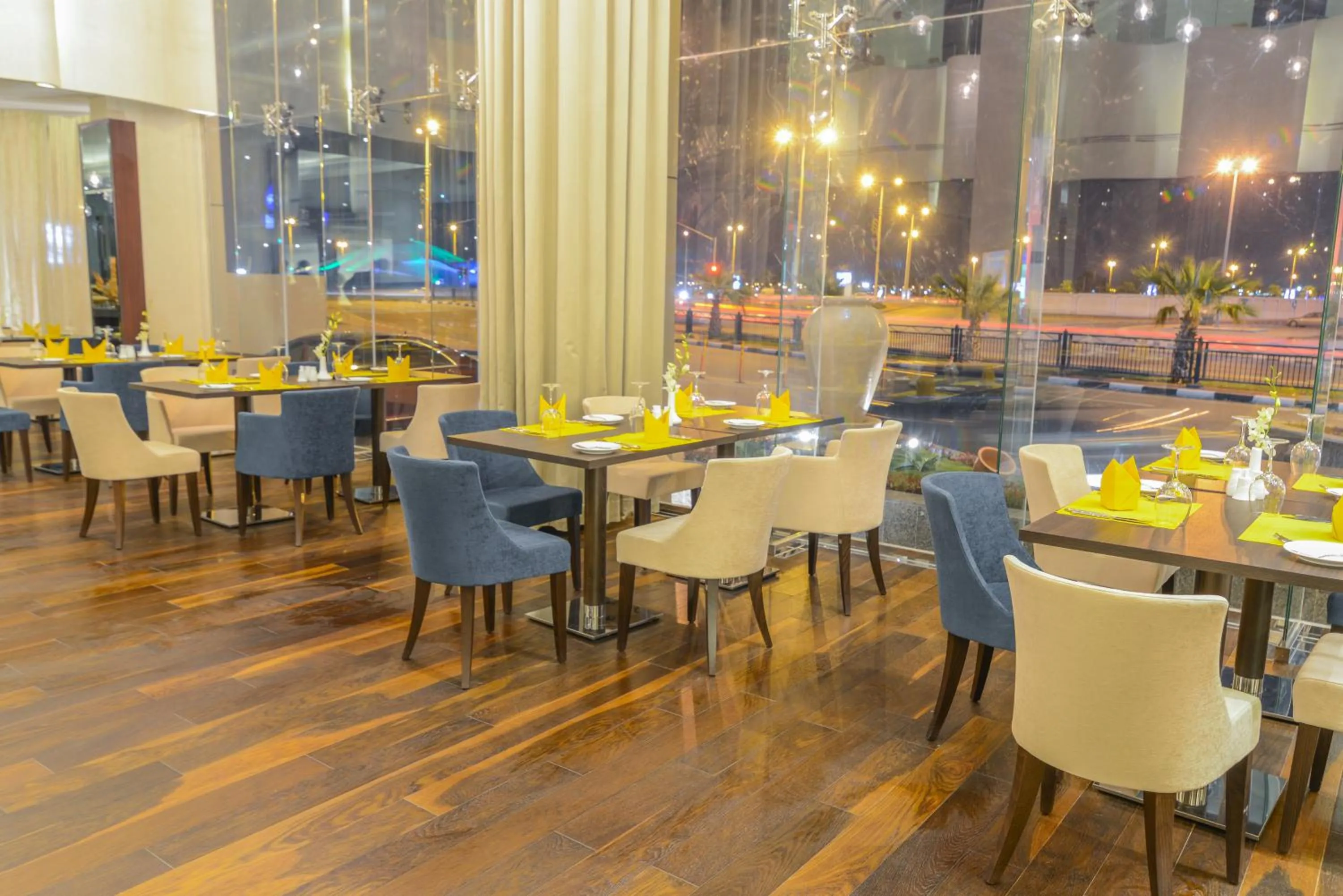 Restaurant/places to eat in Golden Tulip Dammam Corniche Hotel