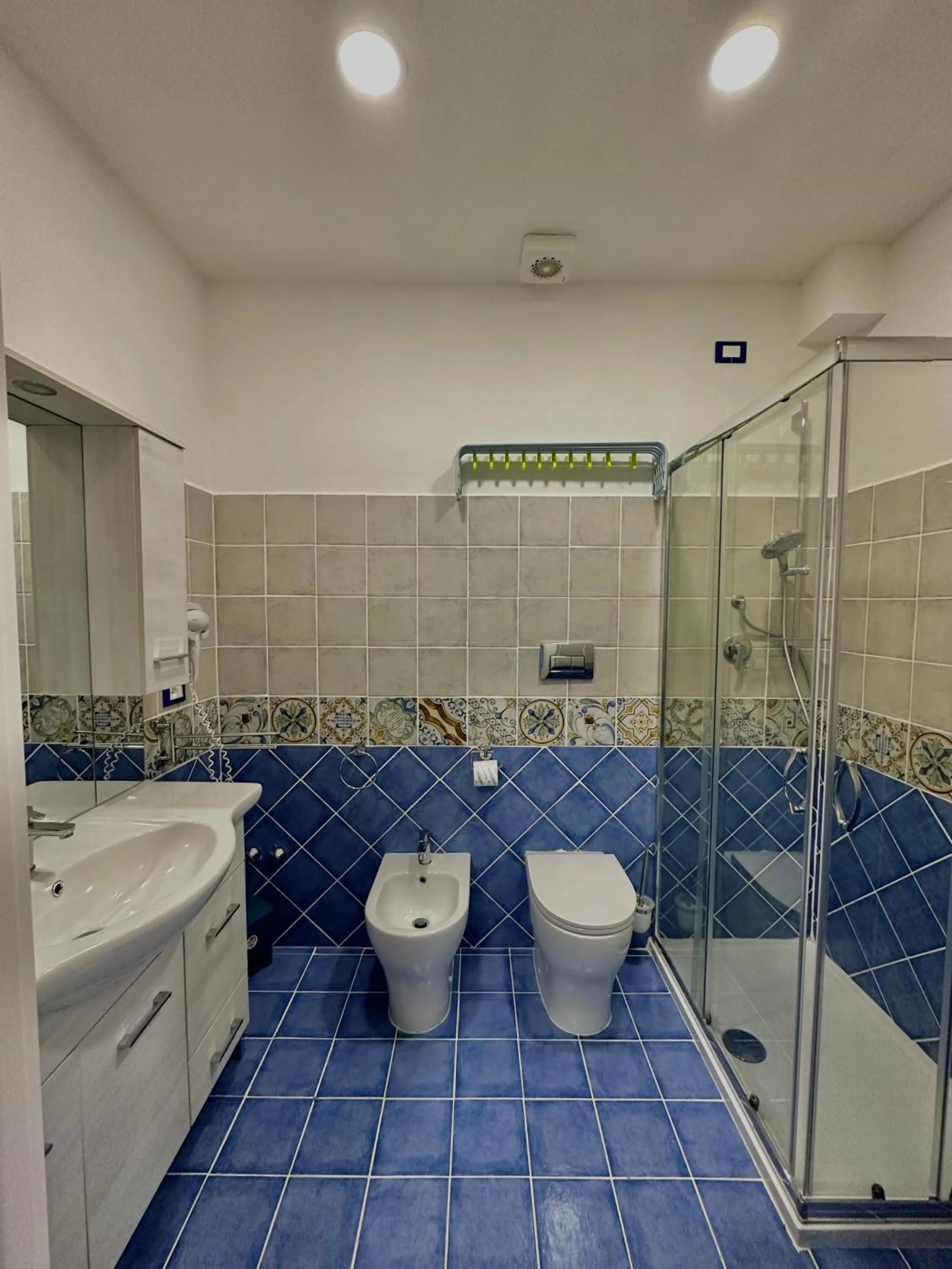 Shower in B&B Un Posto al Sole