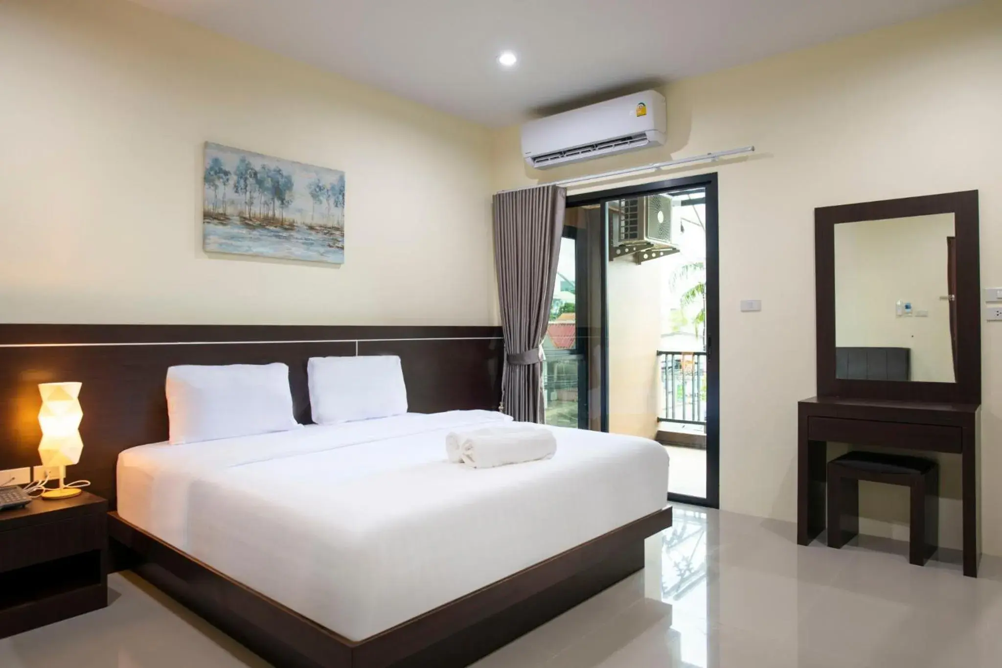 Photo of the whole room, Bed in Thip Thip Hotel Photo of the whole room, Bed in Thip Thip Hotel