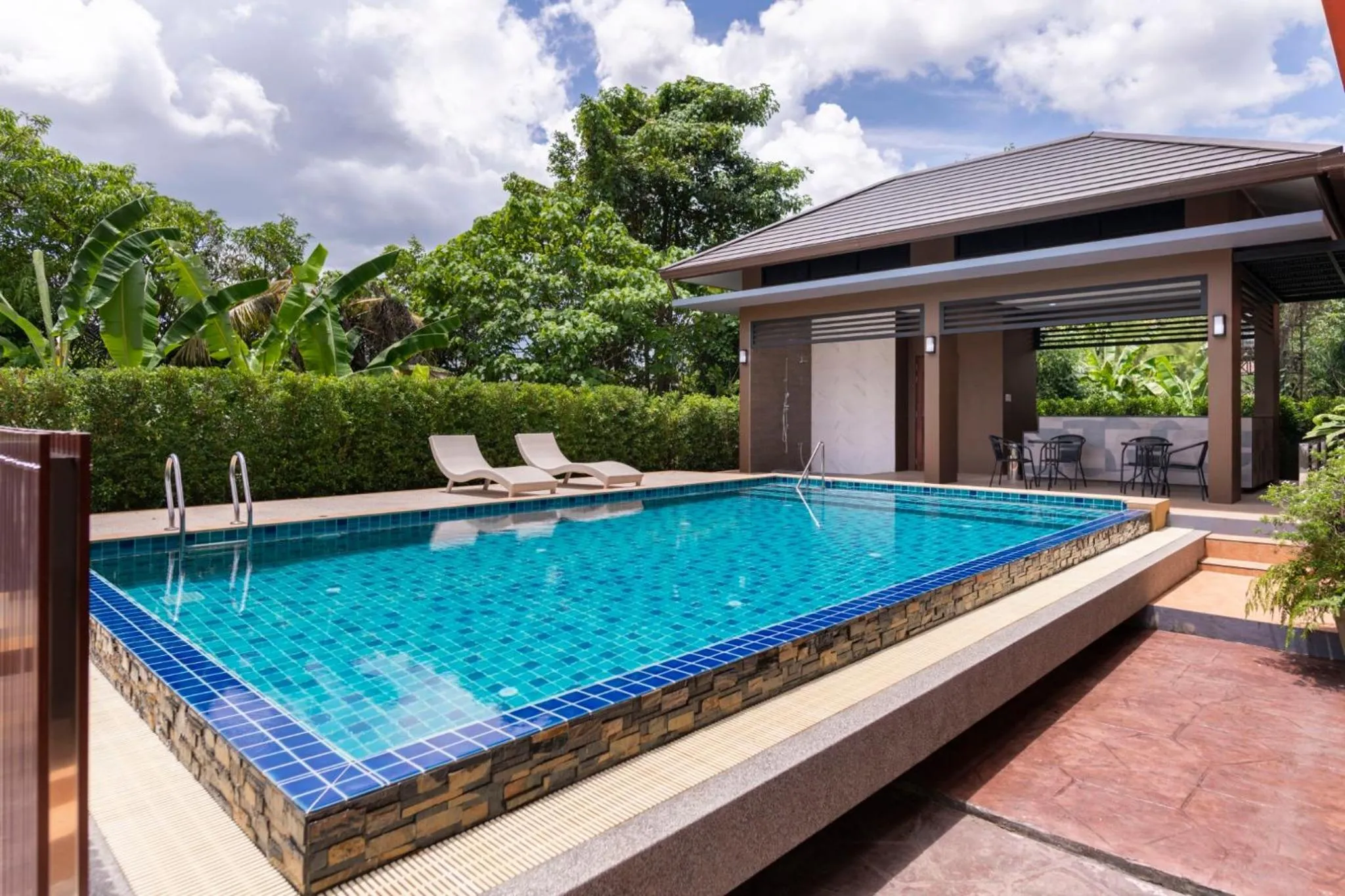 Swimming pool in Thip Thip Hotel