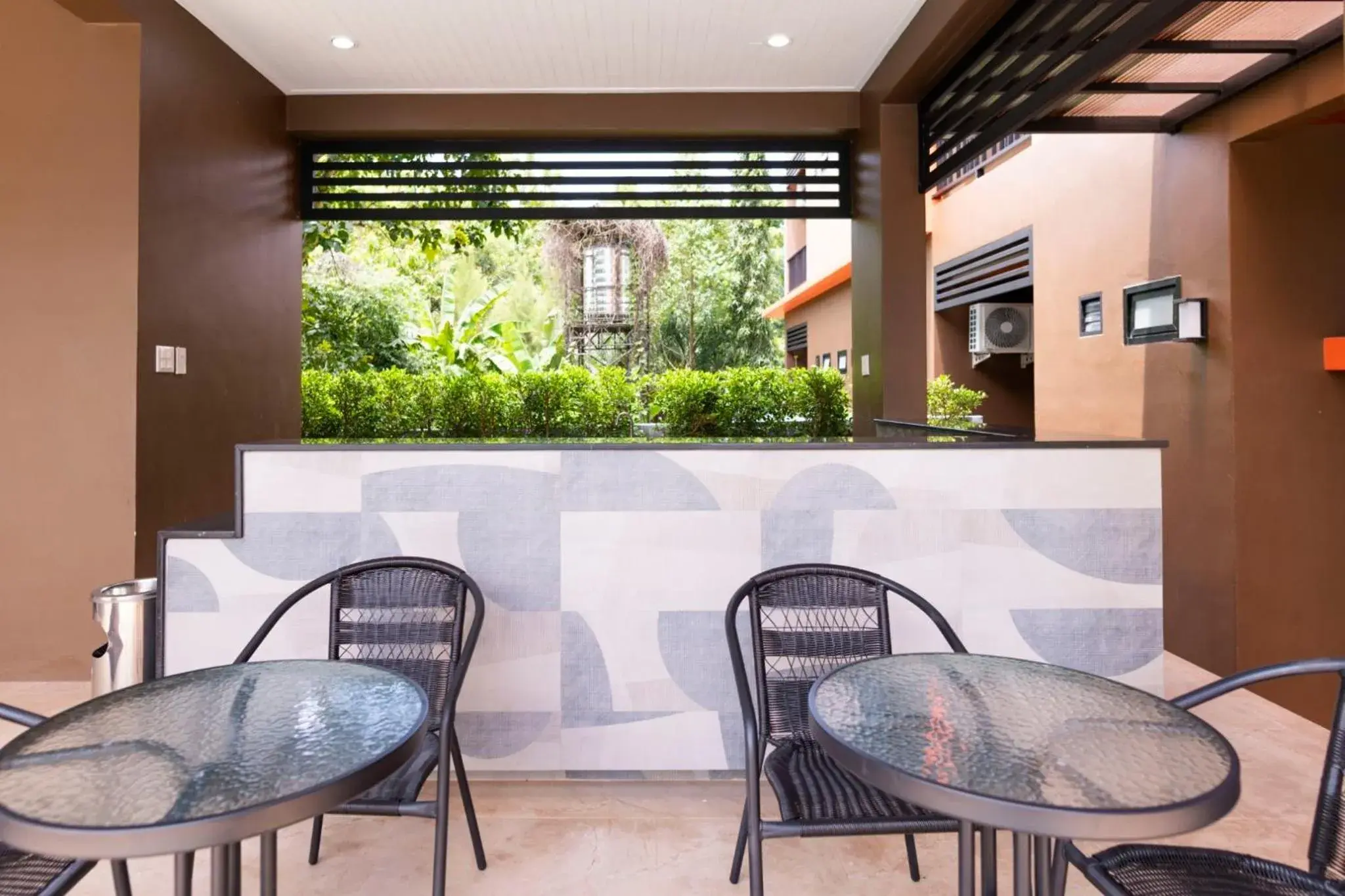 Lounge or bar in Thip Thip Hotel Lounge or bar in Thip Thip Hotel