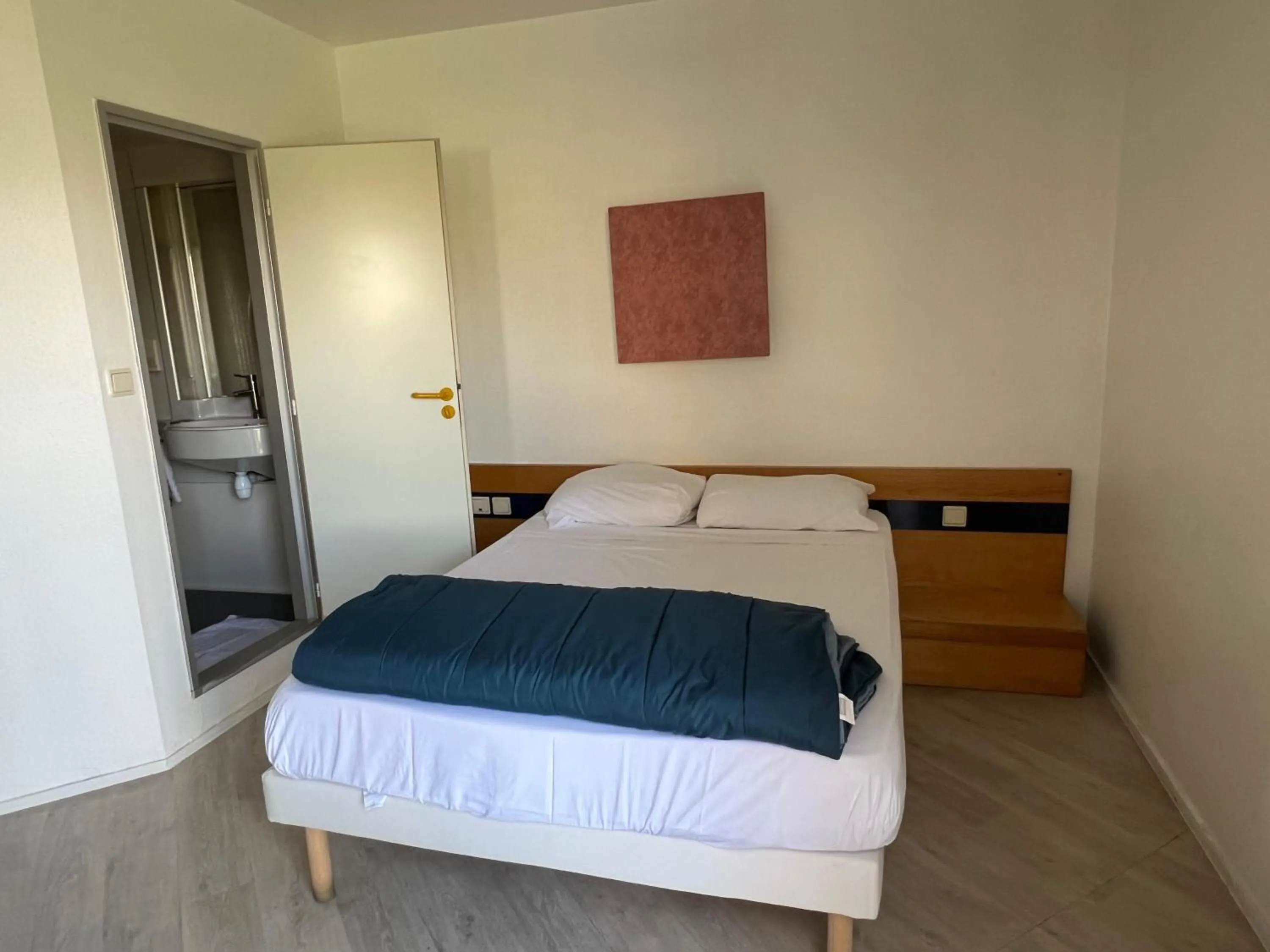 Bed in Hotel Charme En Maconnais Fasthotel Macon Nord