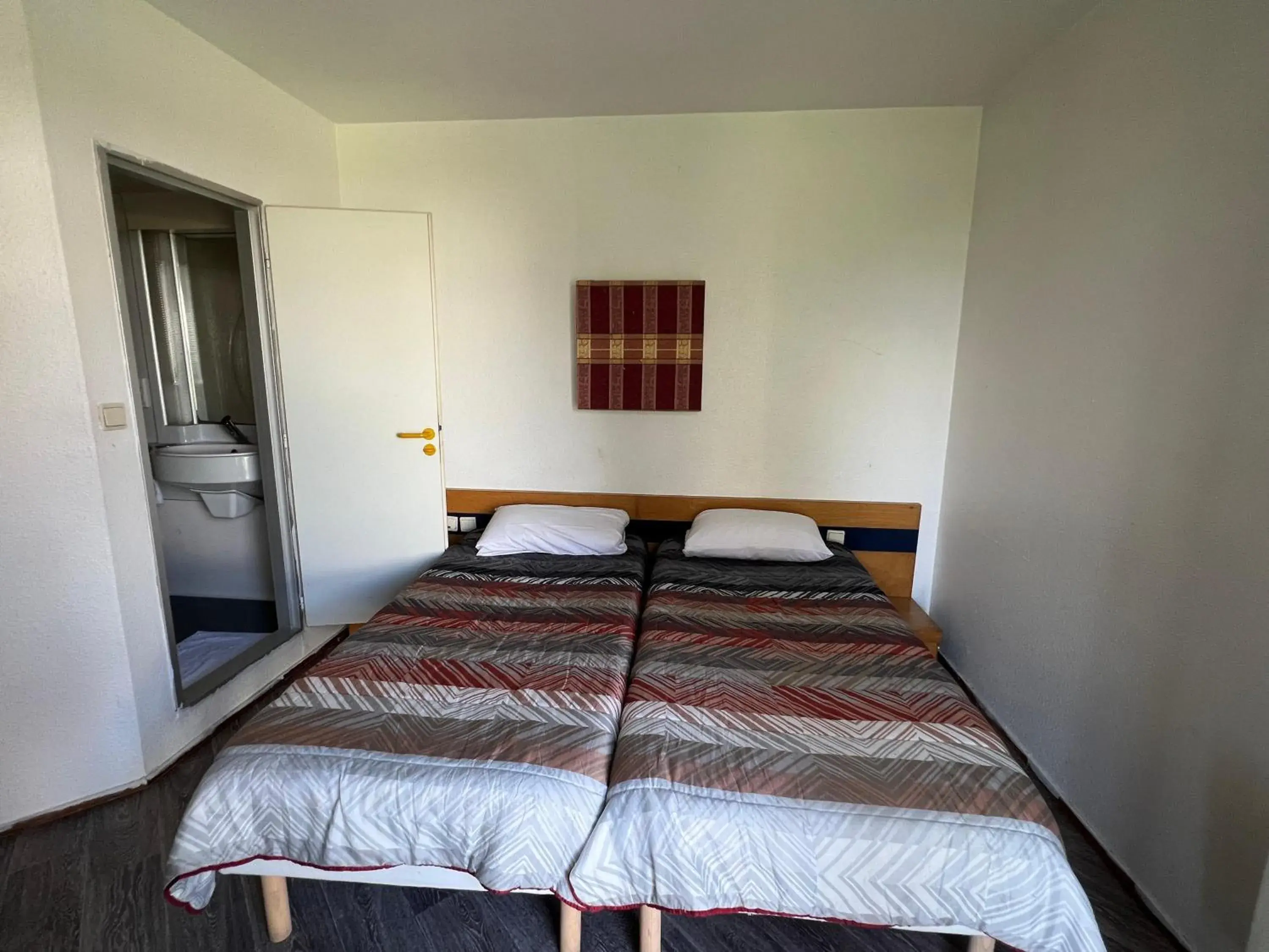 Twin Room with Garden View in Hotel Charme En Maconnais Fasthotel Macon Nord Twin Room with Garden View in Hotel Charme En Maconnais Fasthotel Macon Nord