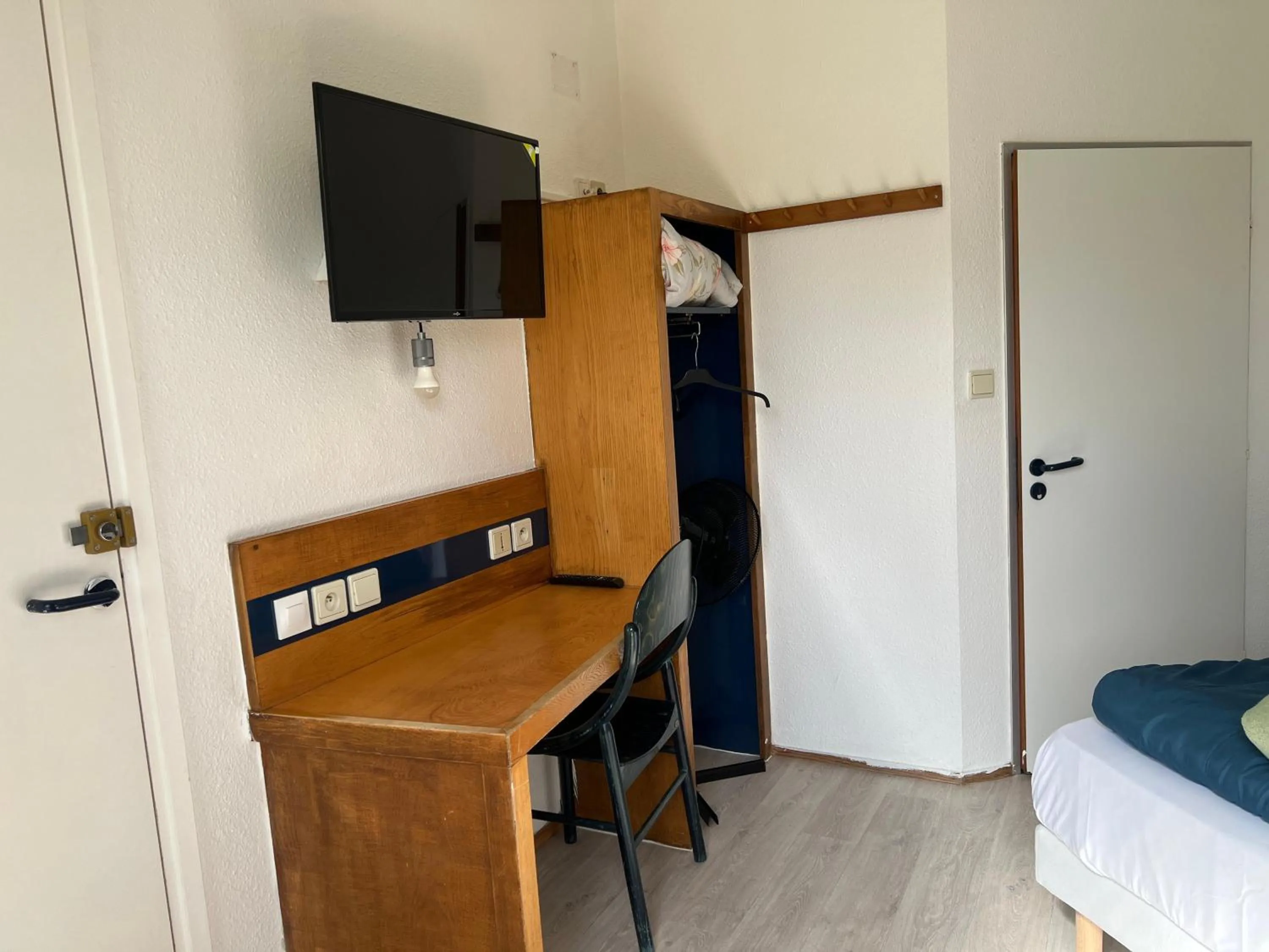 TV and multimedia, Bed in Hotel Charme En Maconnais Fasthotel Macon Nord