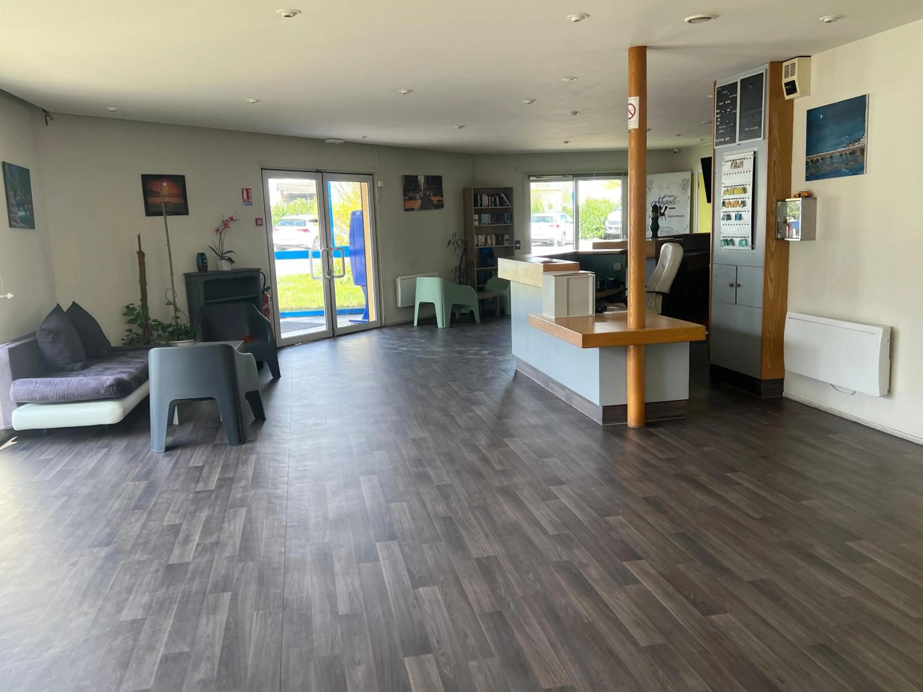 Lobby or reception in Hotel Charme En Maconnais Fasthotel Macon Nord