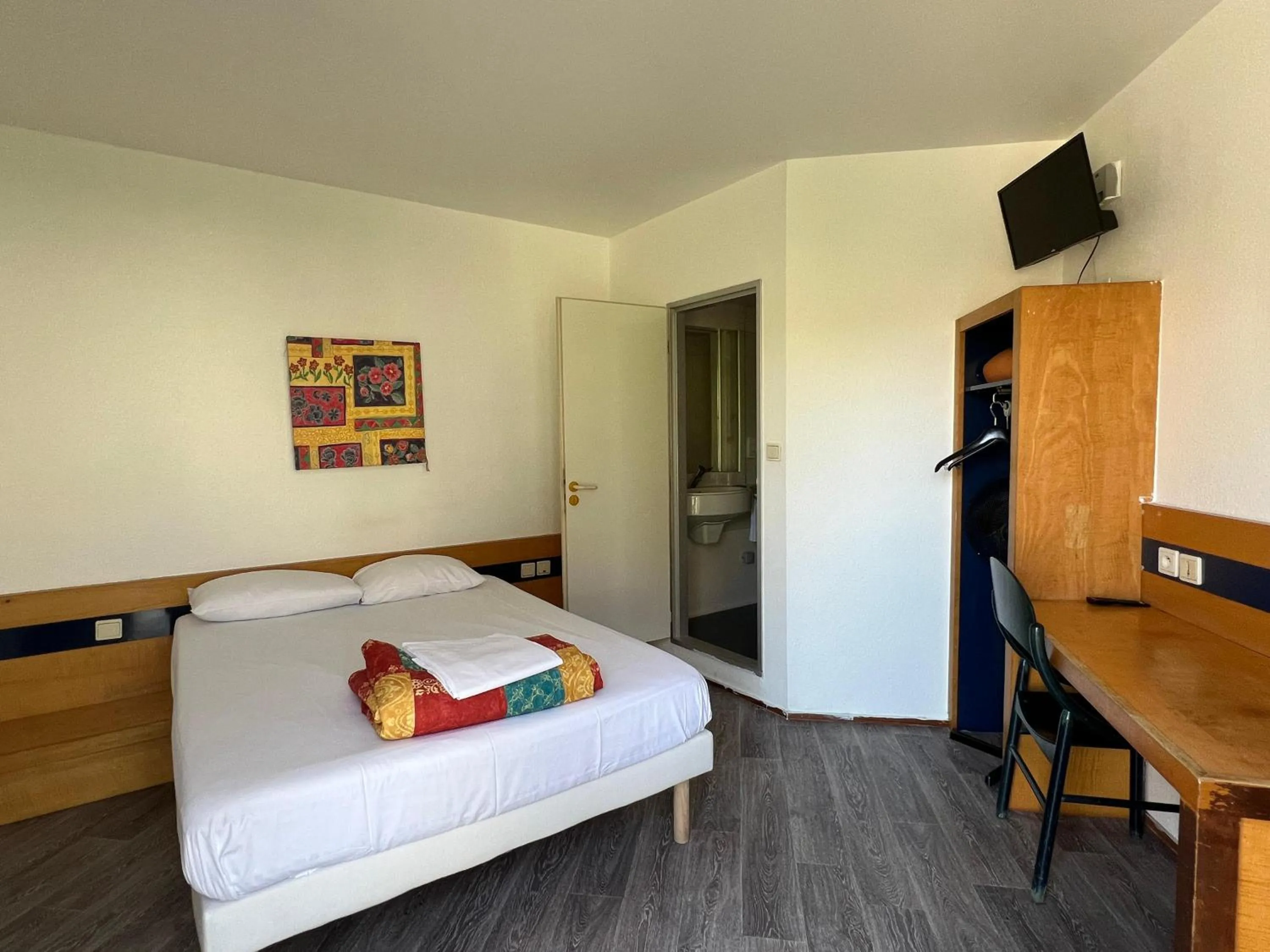 Photo of the whole room, Bed in Hotel Charme En Maconnais Fasthotel Macon Nord