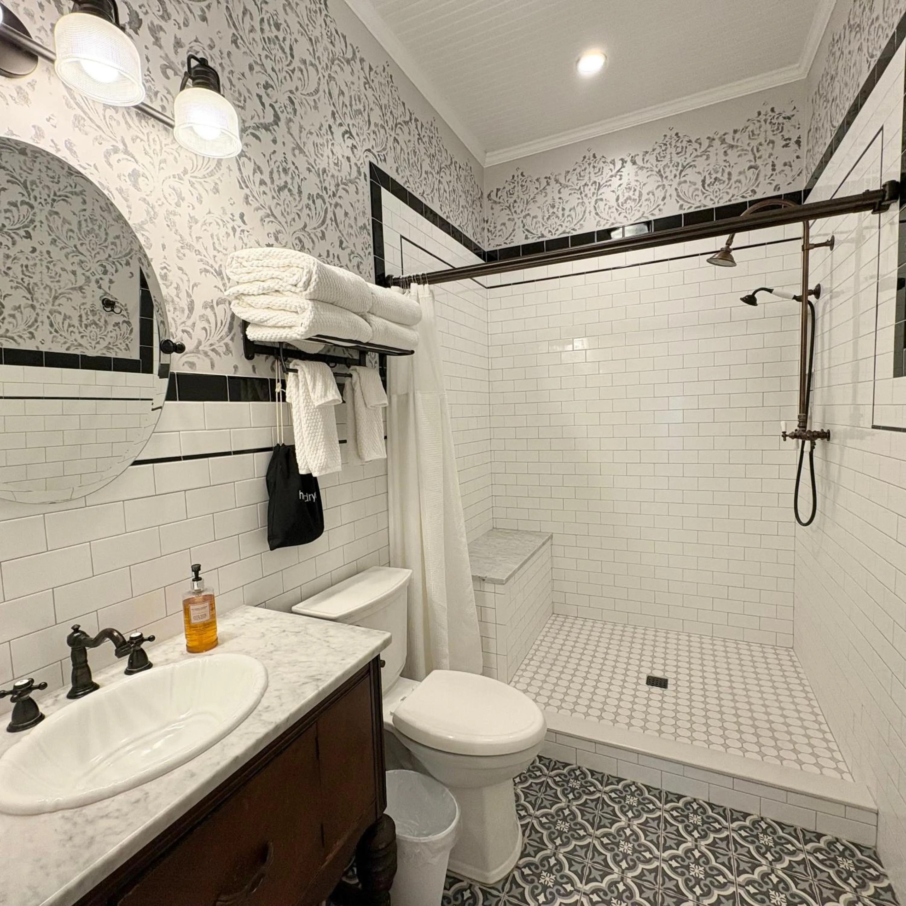 Shower in Hoyt House Luxury Bed & Breakfast