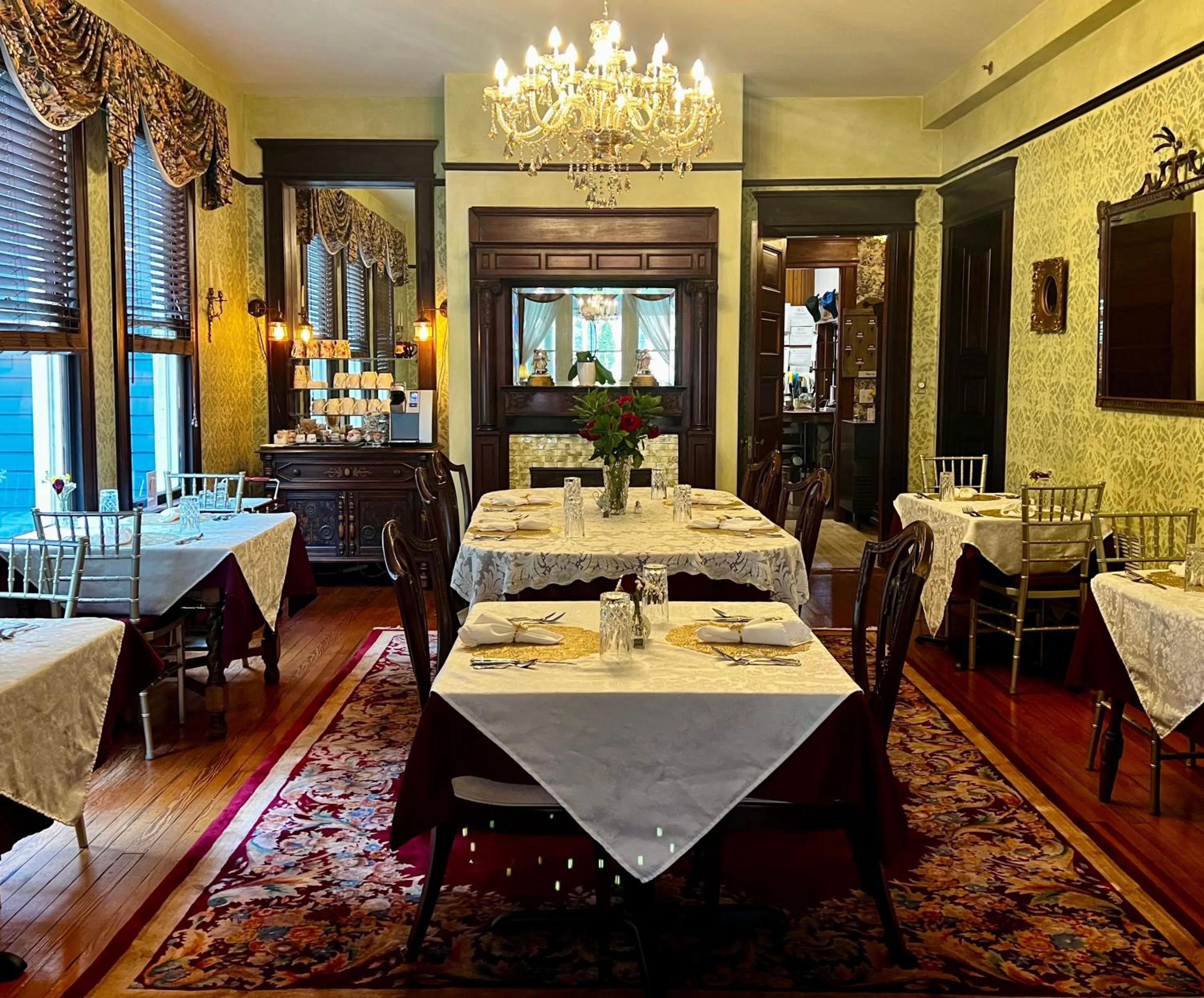 Dining area in Hoyt House Luxury Bed & Breakfast