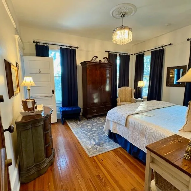 Bed in Hoyt House Luxury Bed & Breakfast