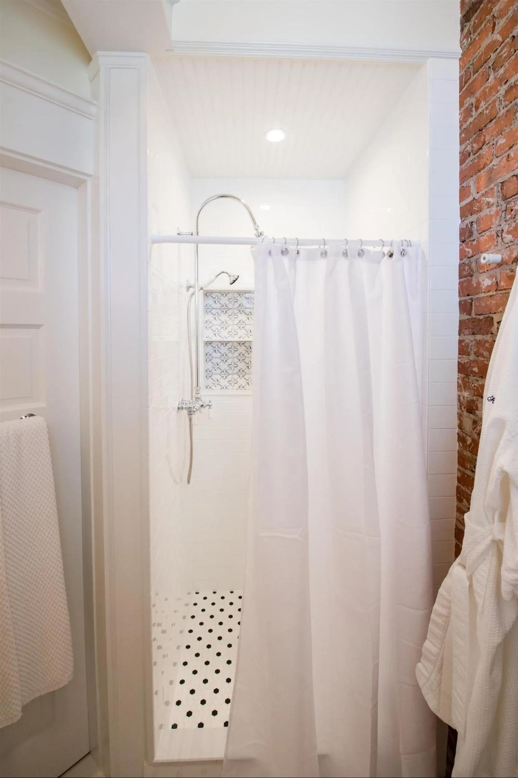 Shower in Hoyt House Luxury Bed & Breakfast