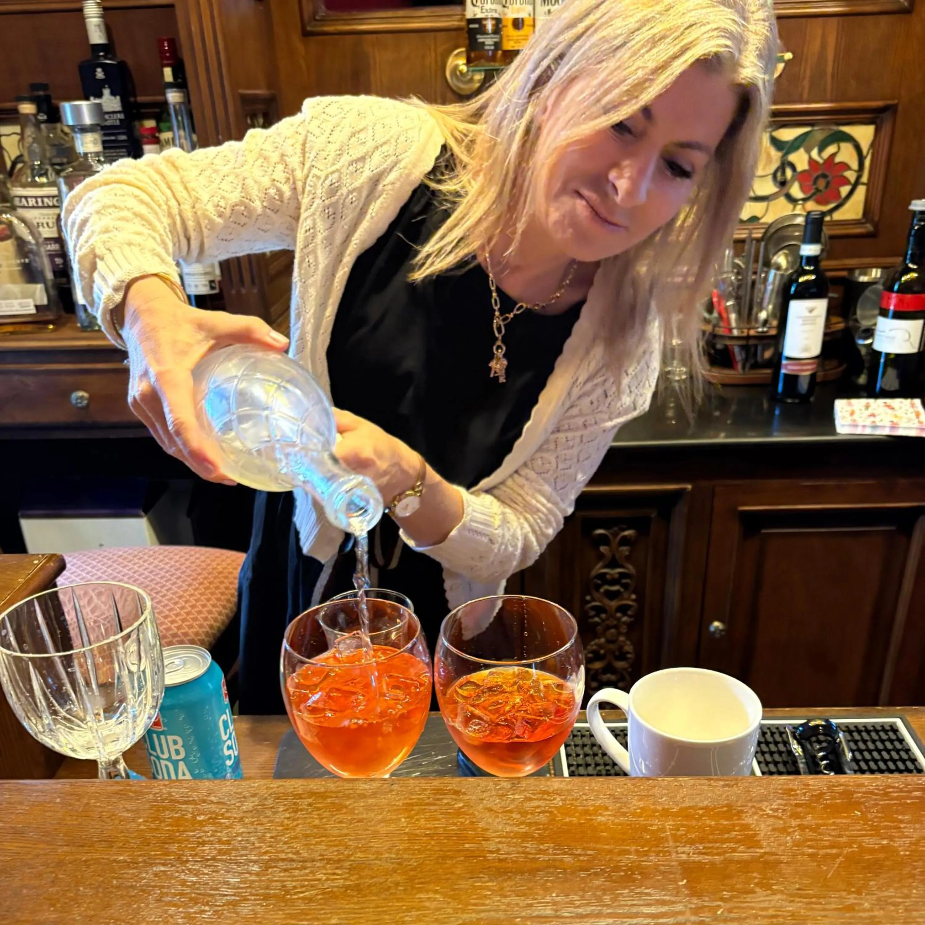 Lounge or bar in Hoyt House Luxury Bed & Breakfast