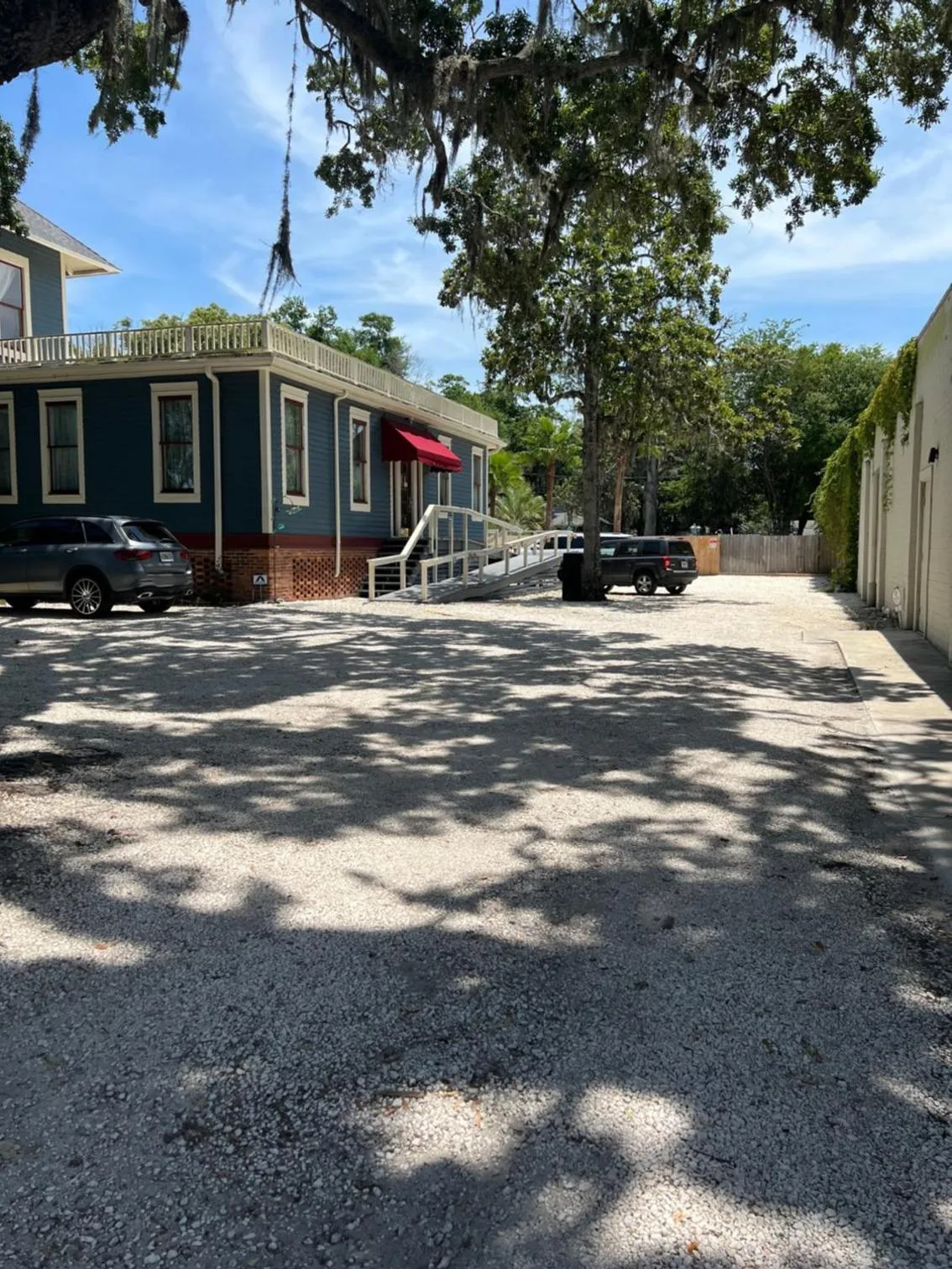 Parking in Hoyt House Luxury Bed & Breakfast