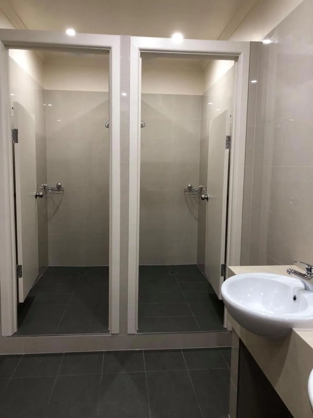 Bathroom in Elizabeth Hostel