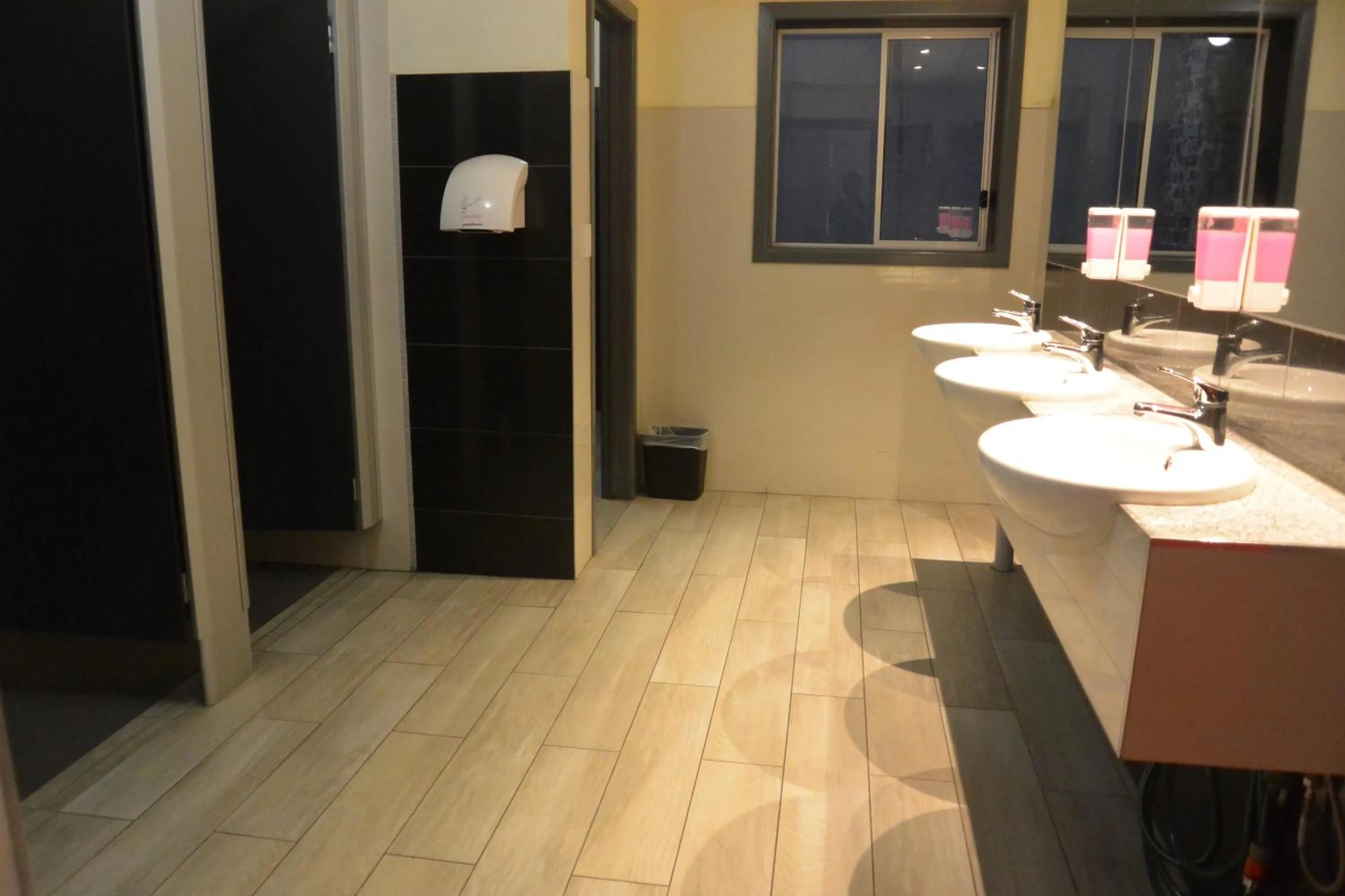 Bathroom in Elizabeth Hostel