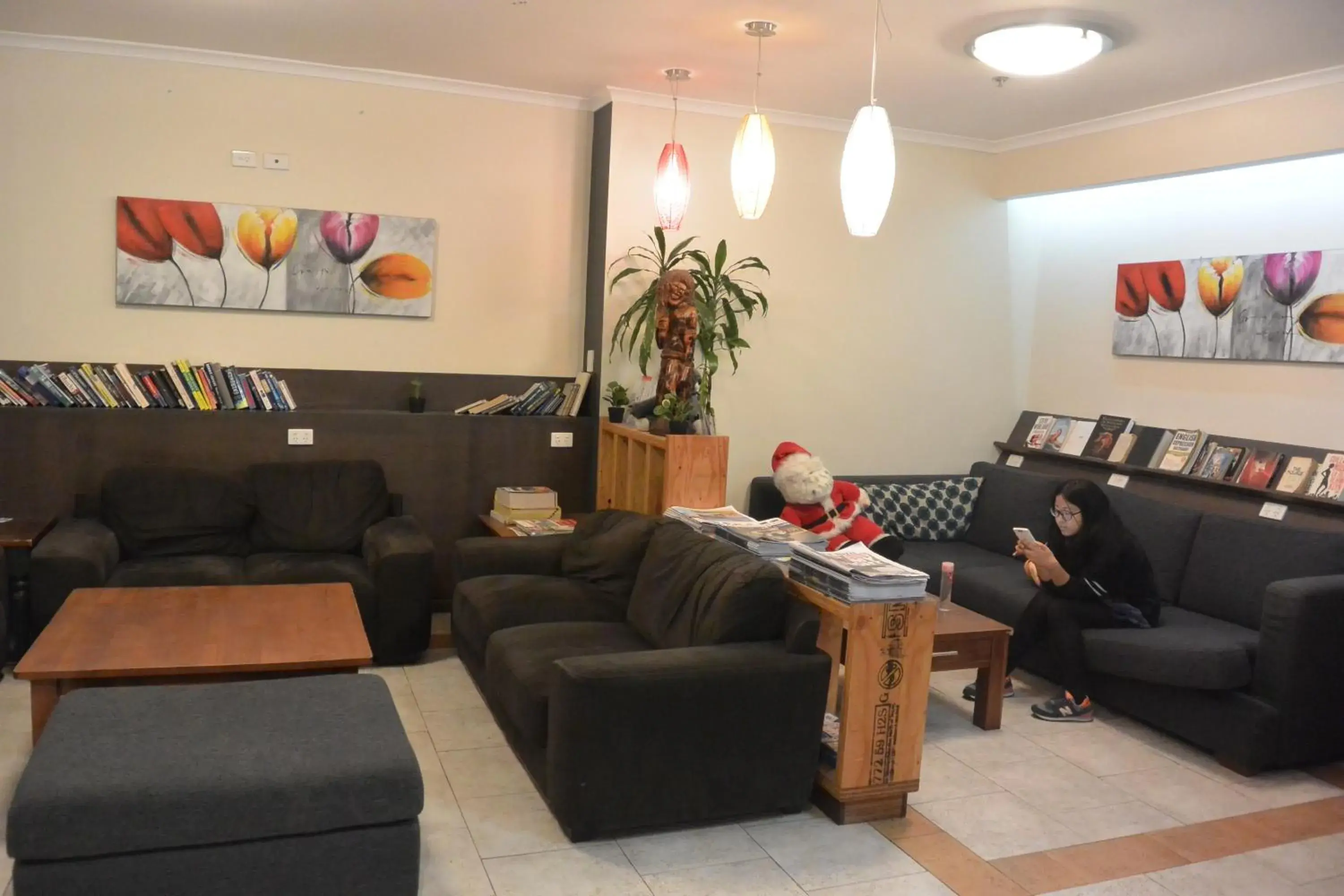 Communal lounge/ TV room in Elizabeth Hostel Communal lounge/ TV room in Elizabeth Hostel