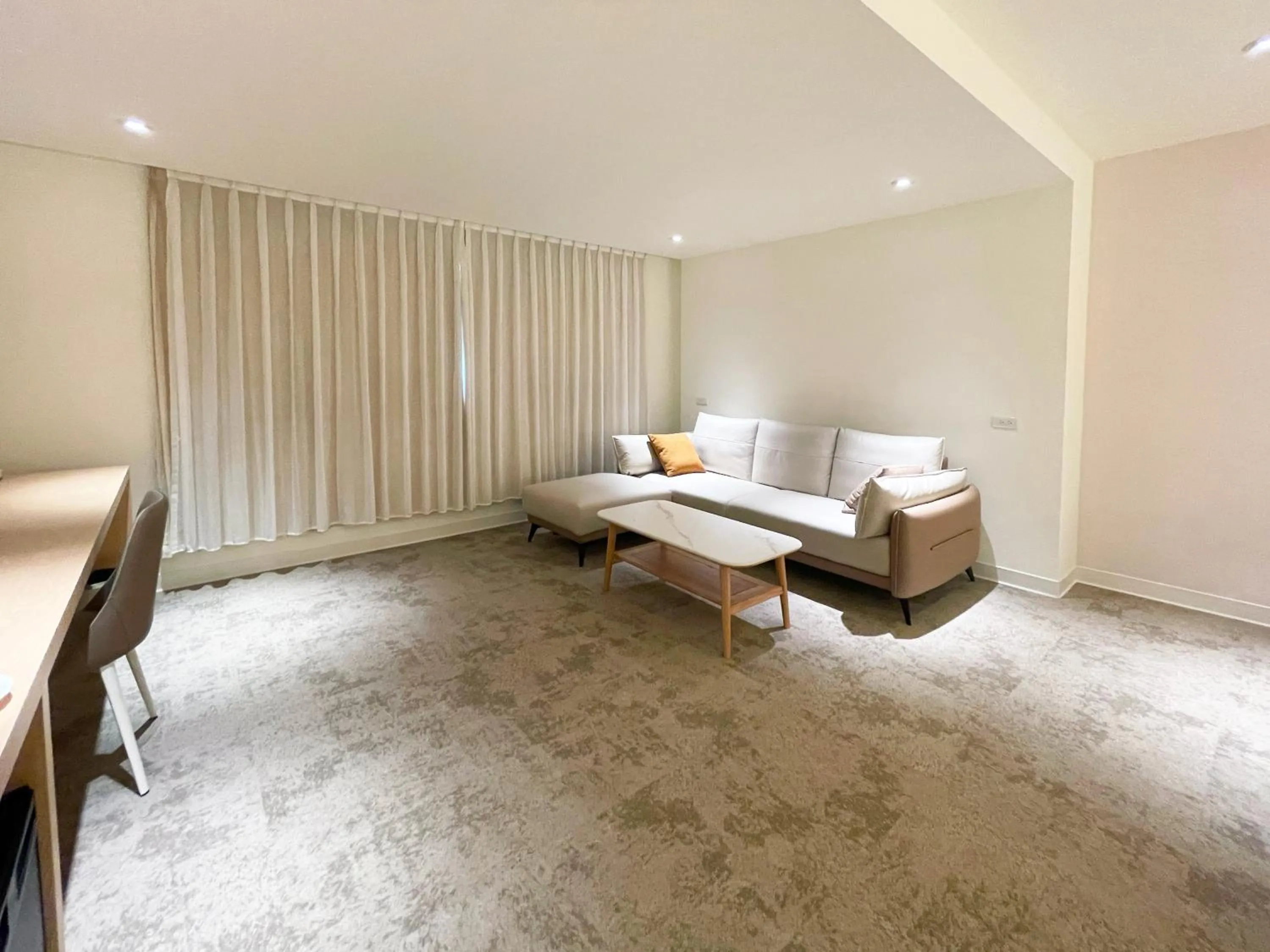 Photo of the whole room in Hotel Tainan