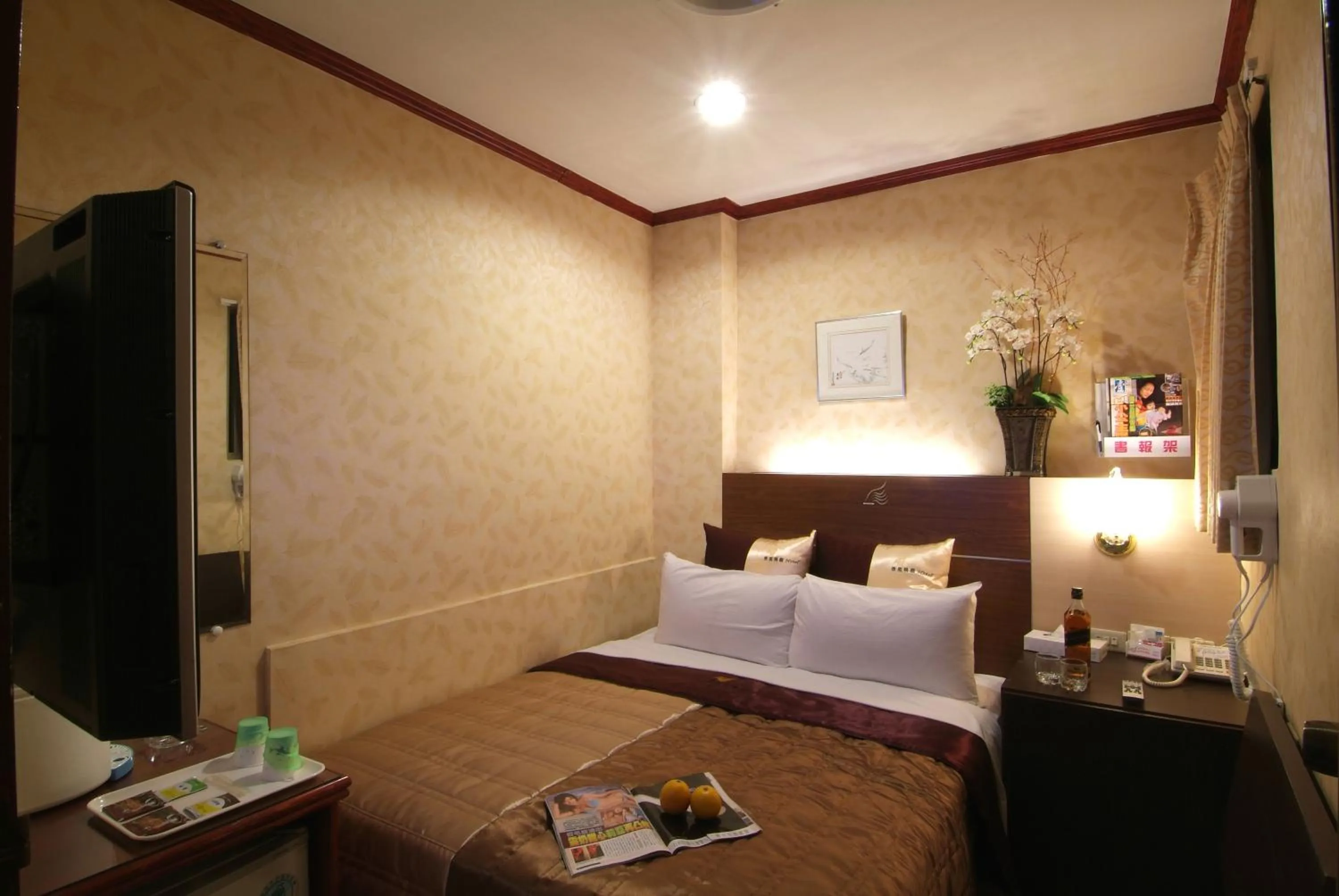 Bed in Golden Swallow Hotel