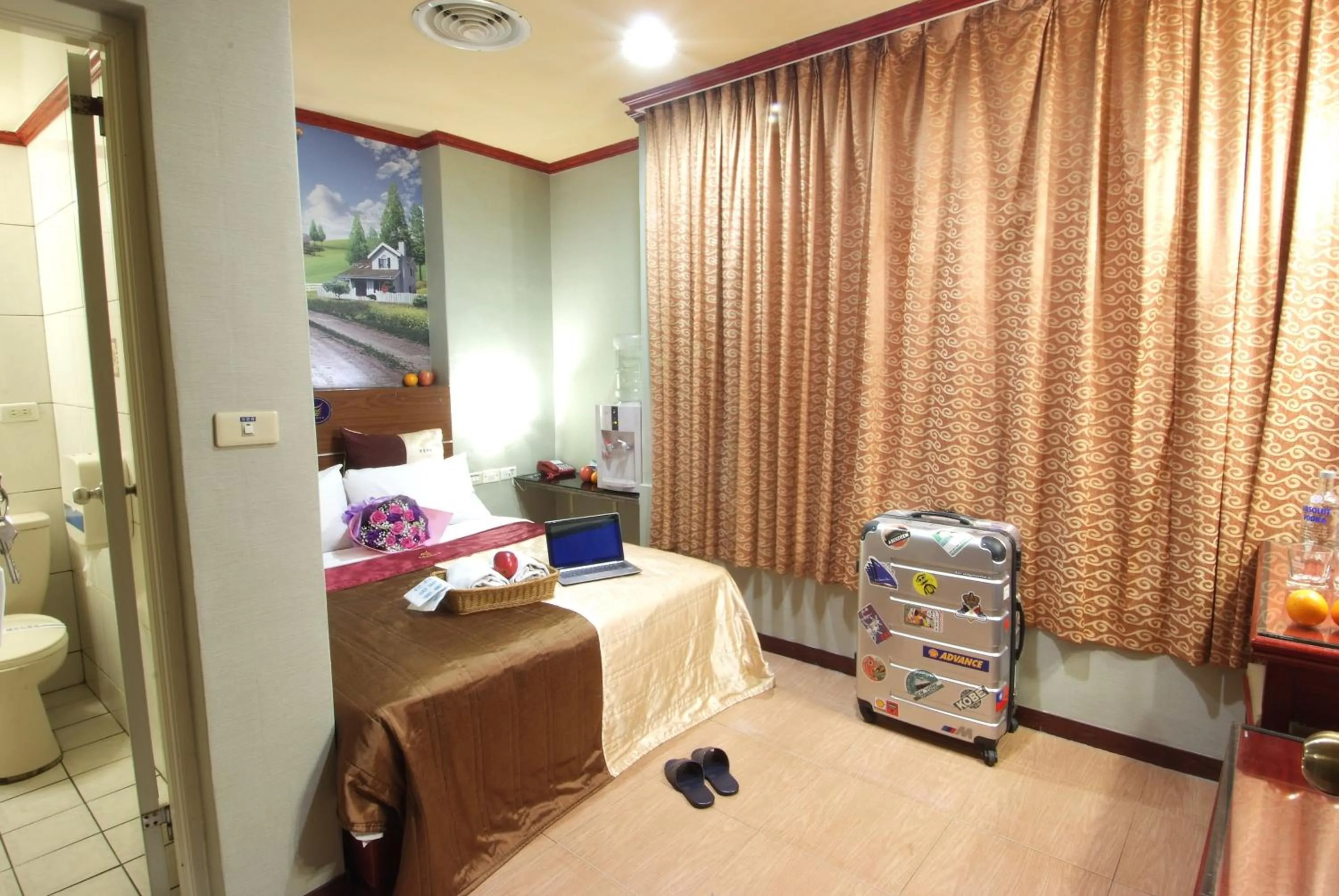 Bed in Golden Swallow Hotel