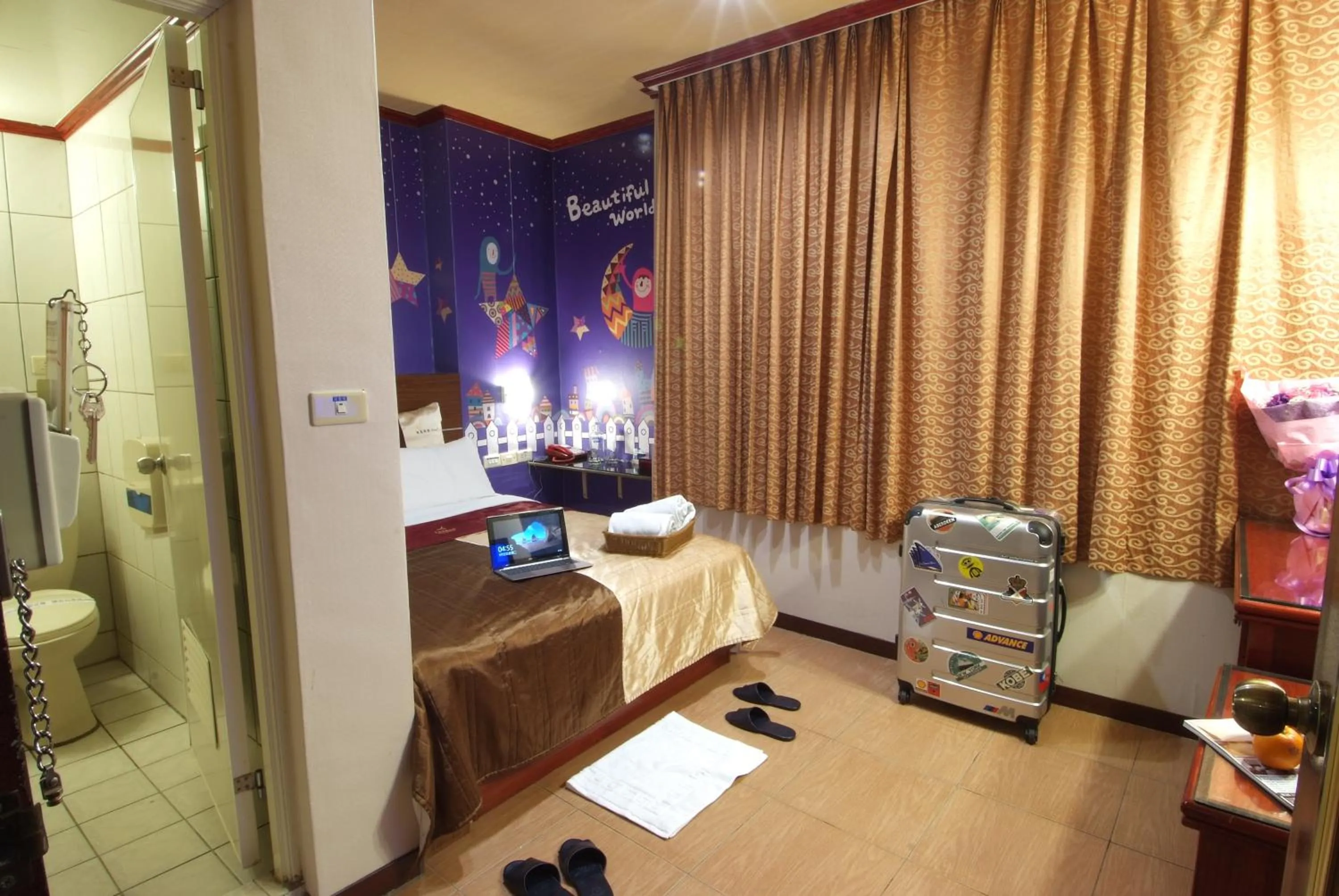 Bed in Golden Swallow Hotel