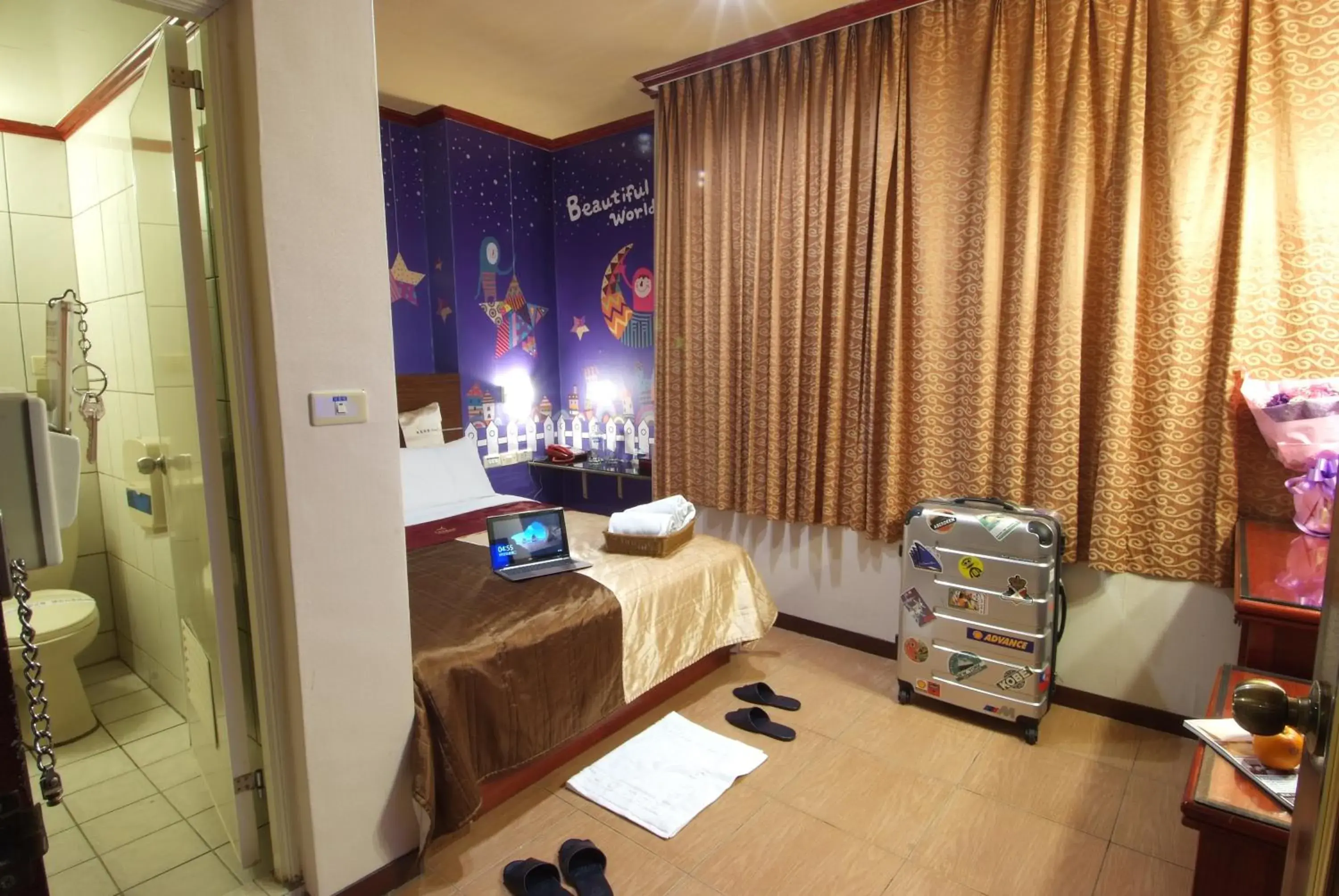 Bed in Golden Swallow Hotel Bed in Golden Swallow Hotel