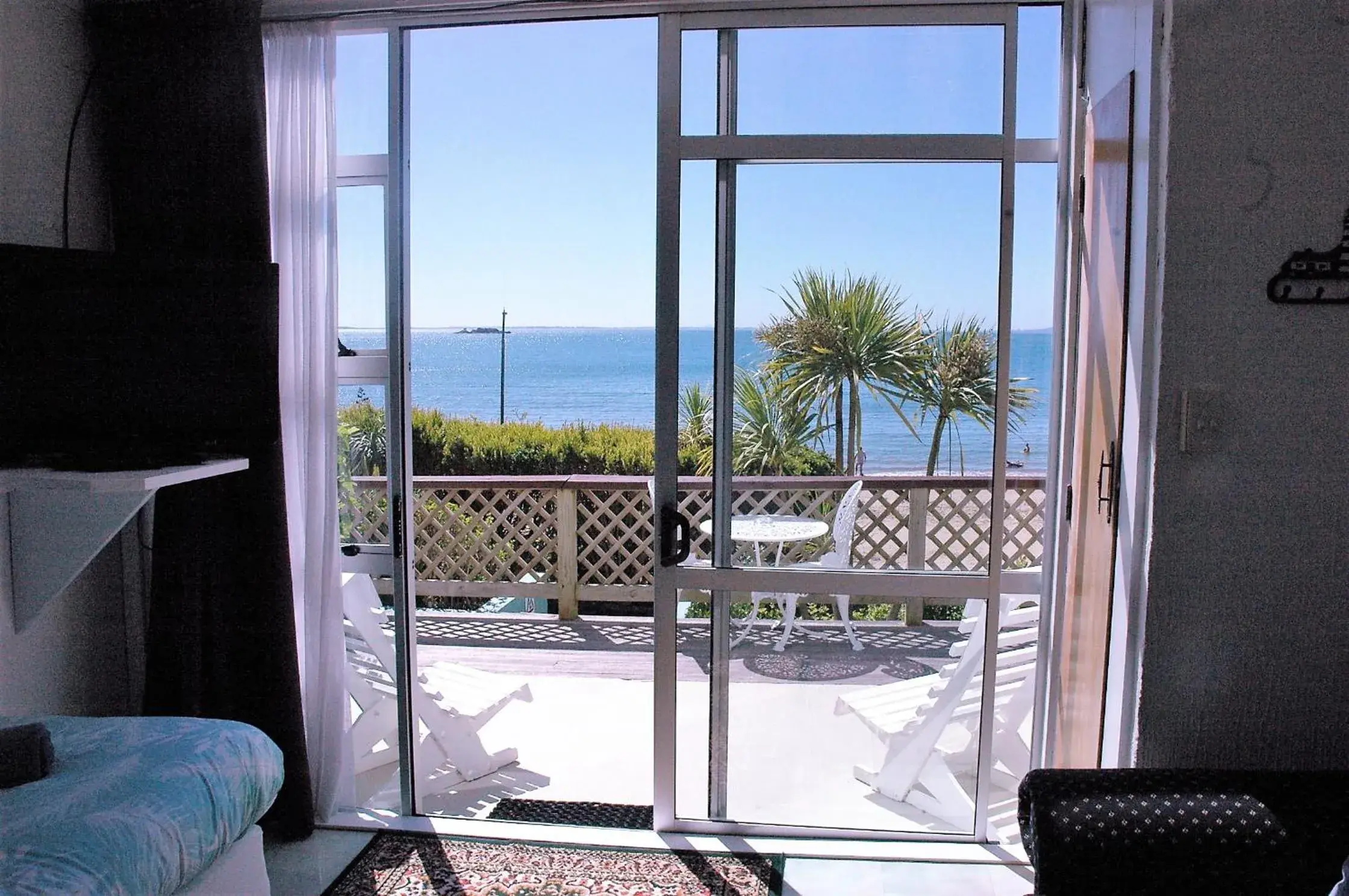 Economy Double Room in San Marino Motor Lodge Absolute Beachfront Economy Double Room in San Marino Motor Lodge Absolute Beachfront