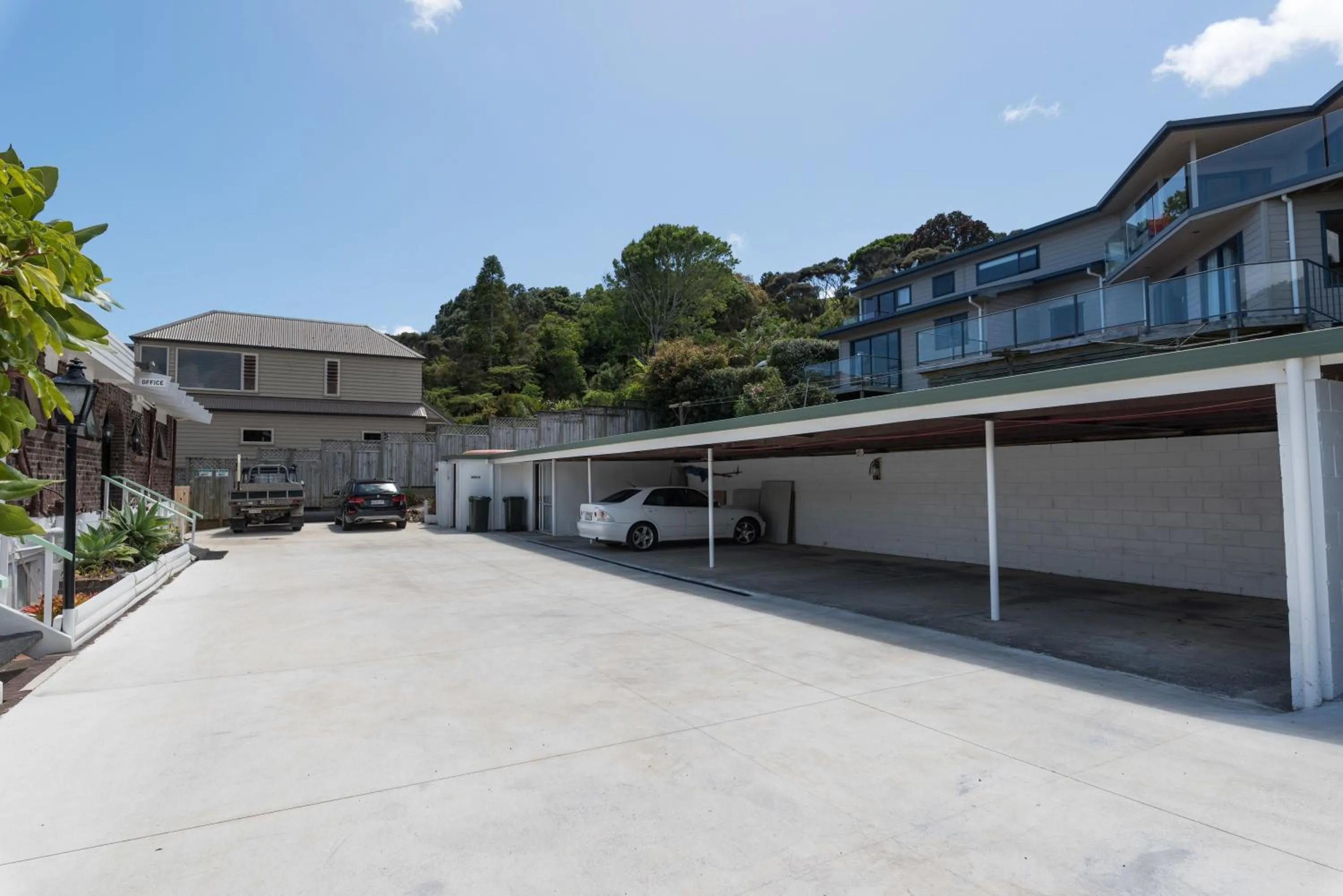 Property building in San Marino Motor Lodge Absolute Beachfront