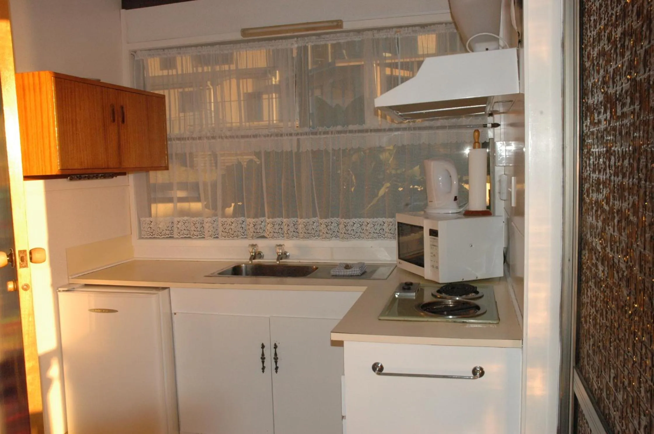 Kitchen or kitchenette in San Marino Motor Lodge Absolute Beachfront