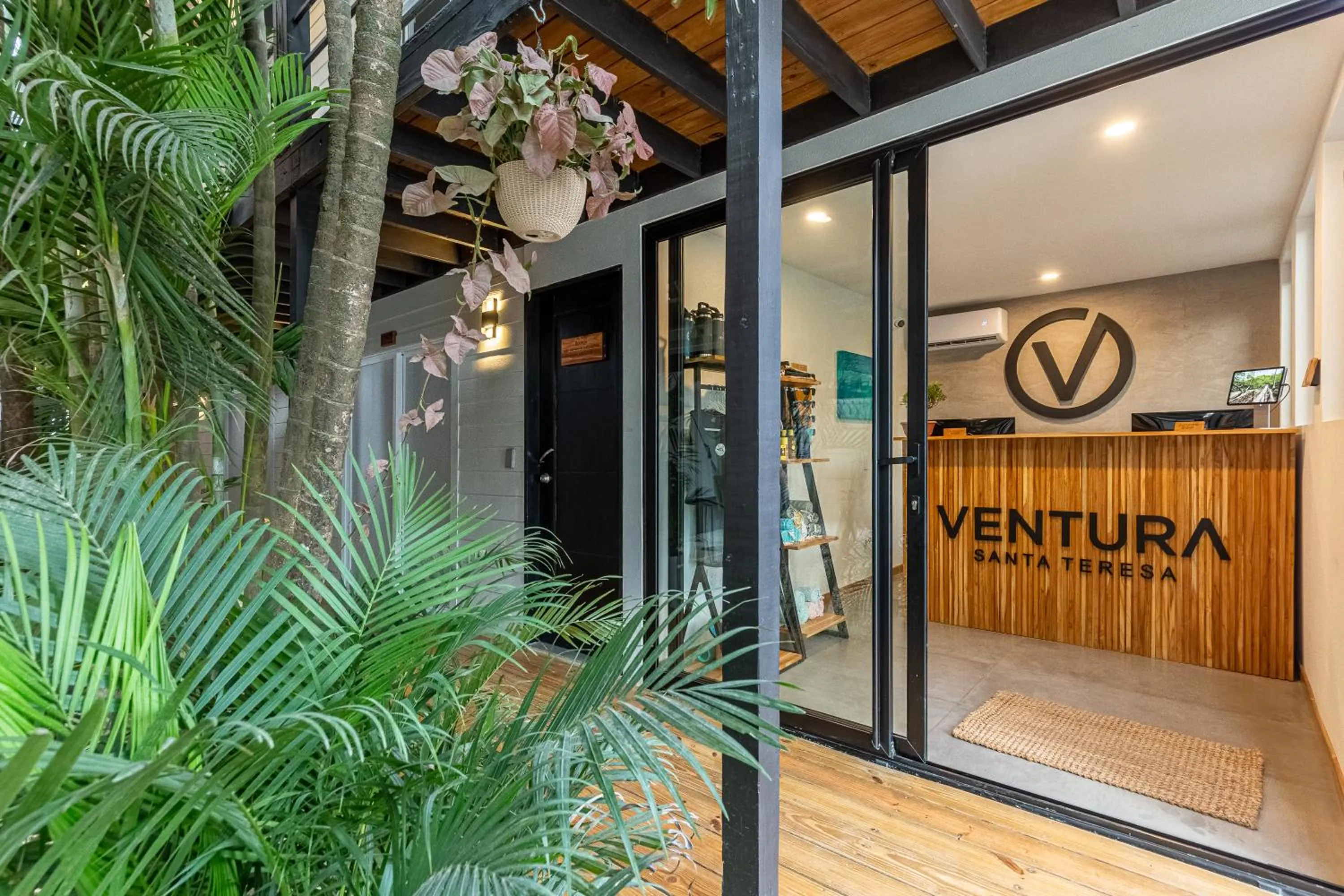 Property building in Ventura Santa Teresa