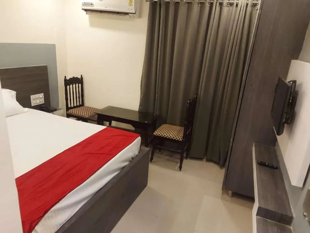 TV and multimedia, Bed in Hotel Menaka