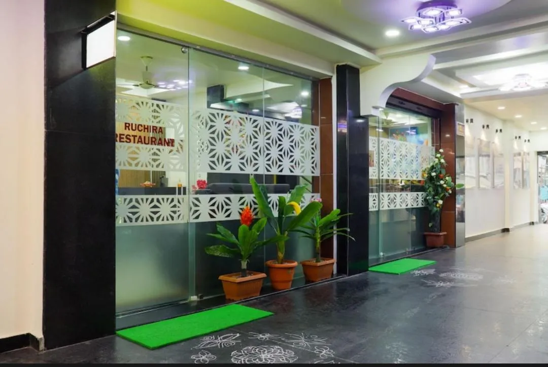 Facade/entrance in Hotel Menaka