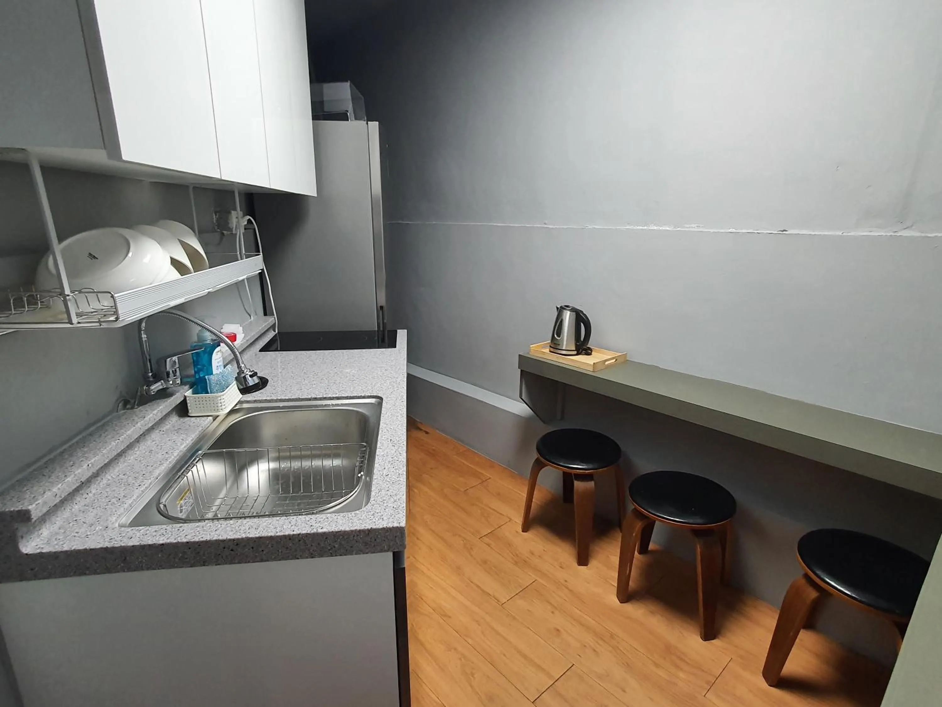 Communal kitchen in Daljee Guesthouse
