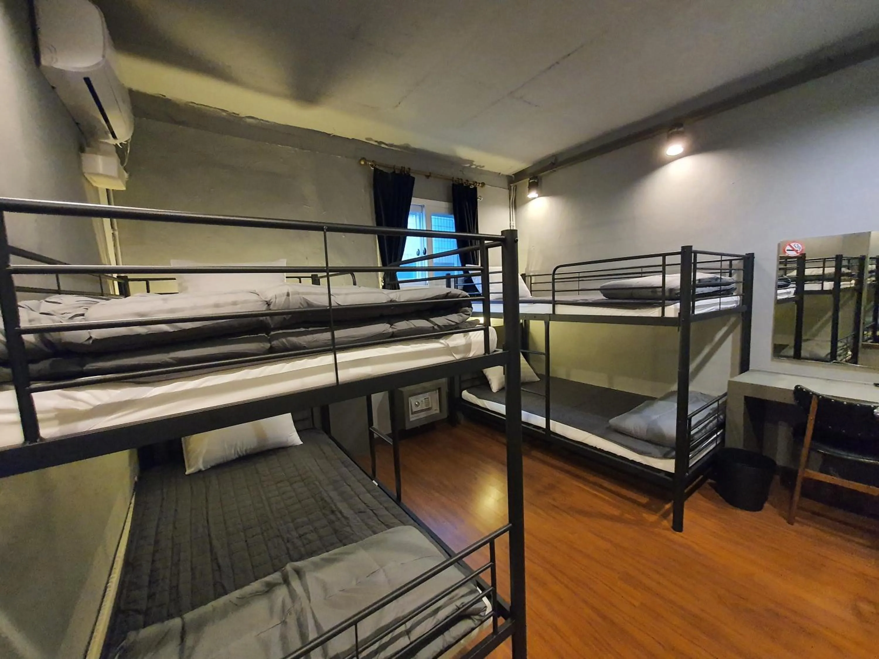 bunk bed, Bed in Daljee Guesthouse