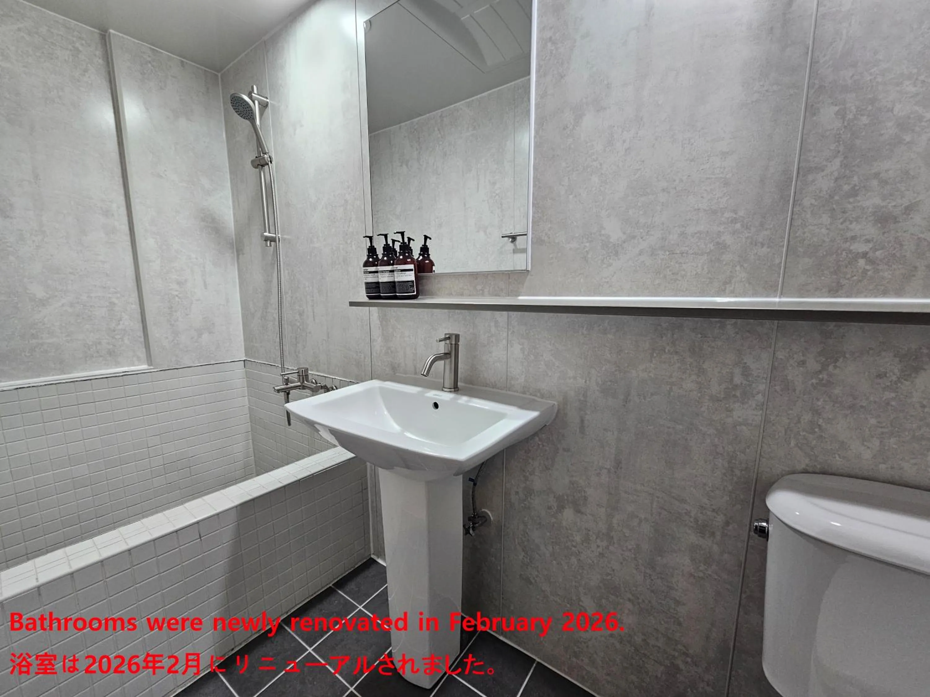 Shower in Daljee Guesthouse