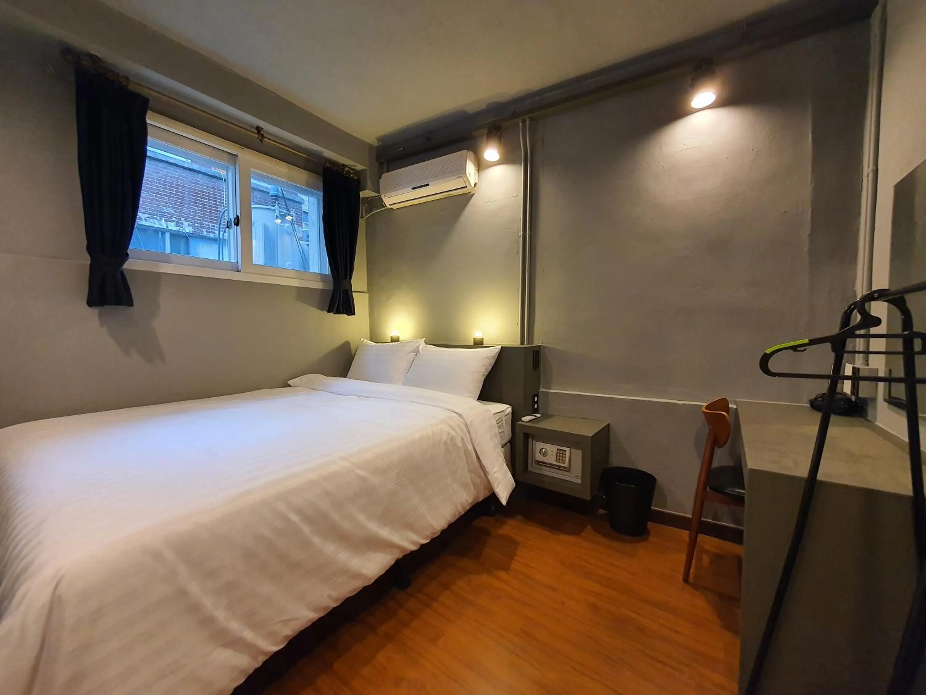 Photo of the whole room, Bed in Daljee Guesthouse