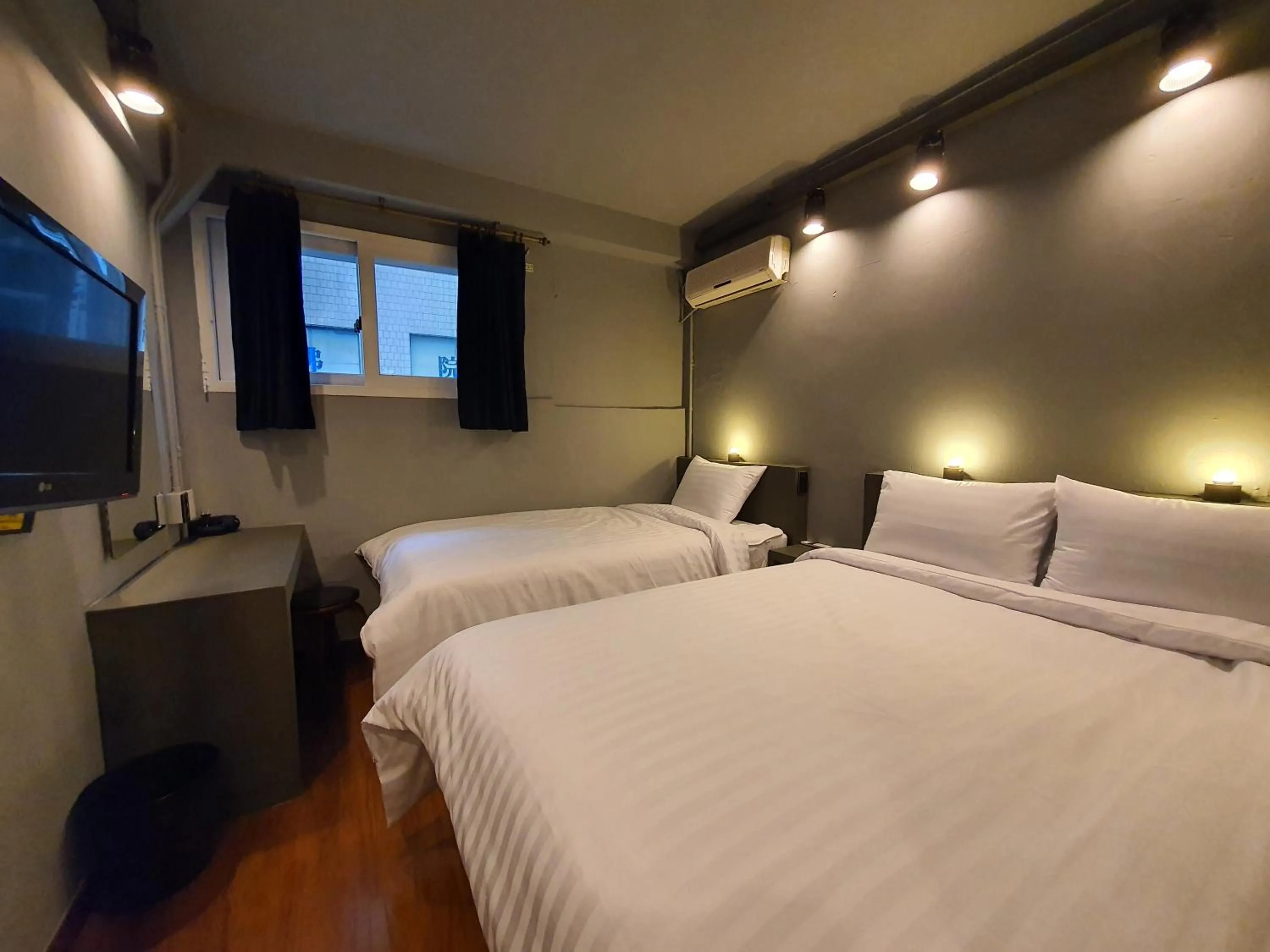 Photo of the whole room, Bed in Daljee Guesthouse