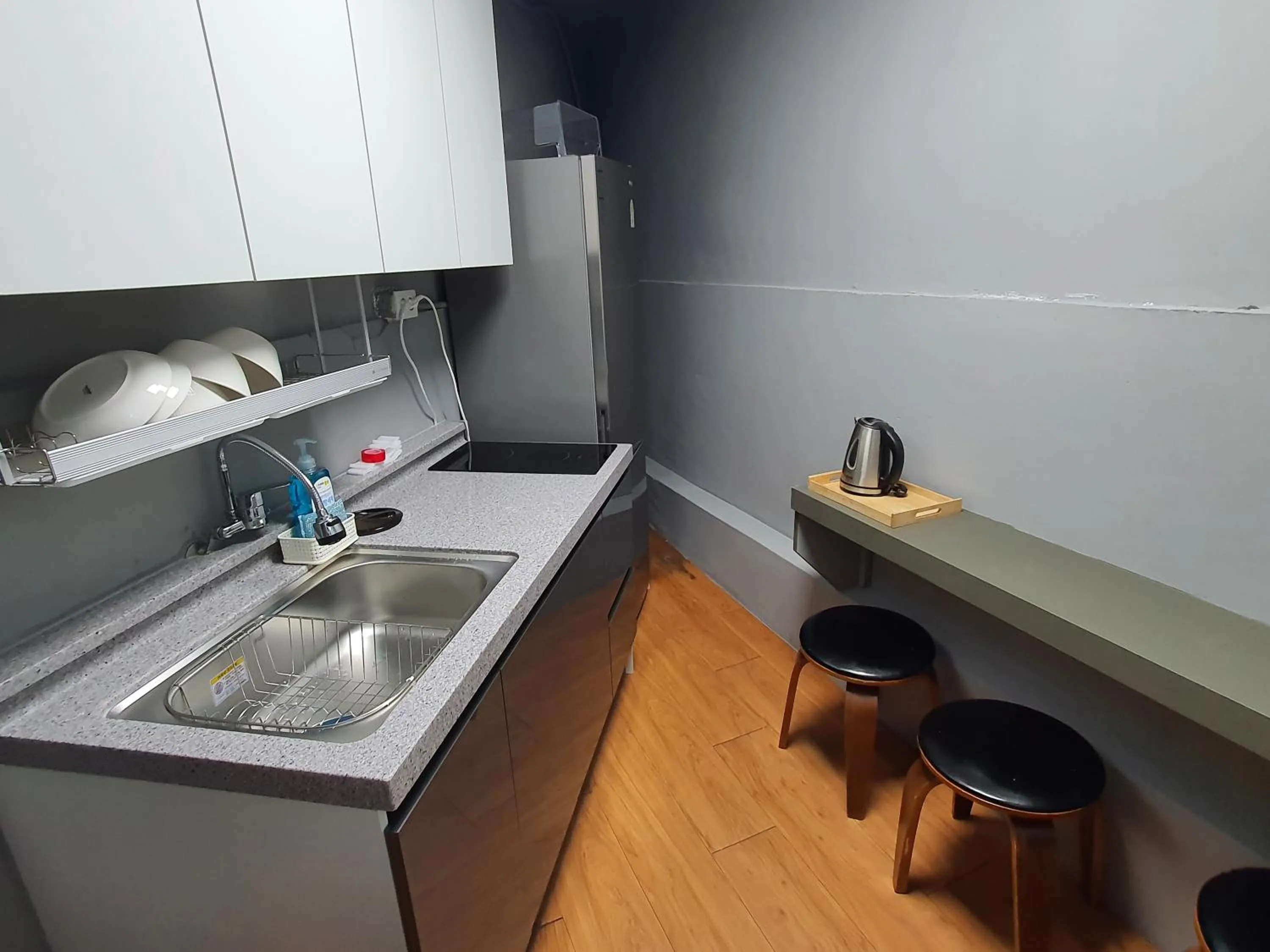 Communal kitchen in Daljee Guesthouse