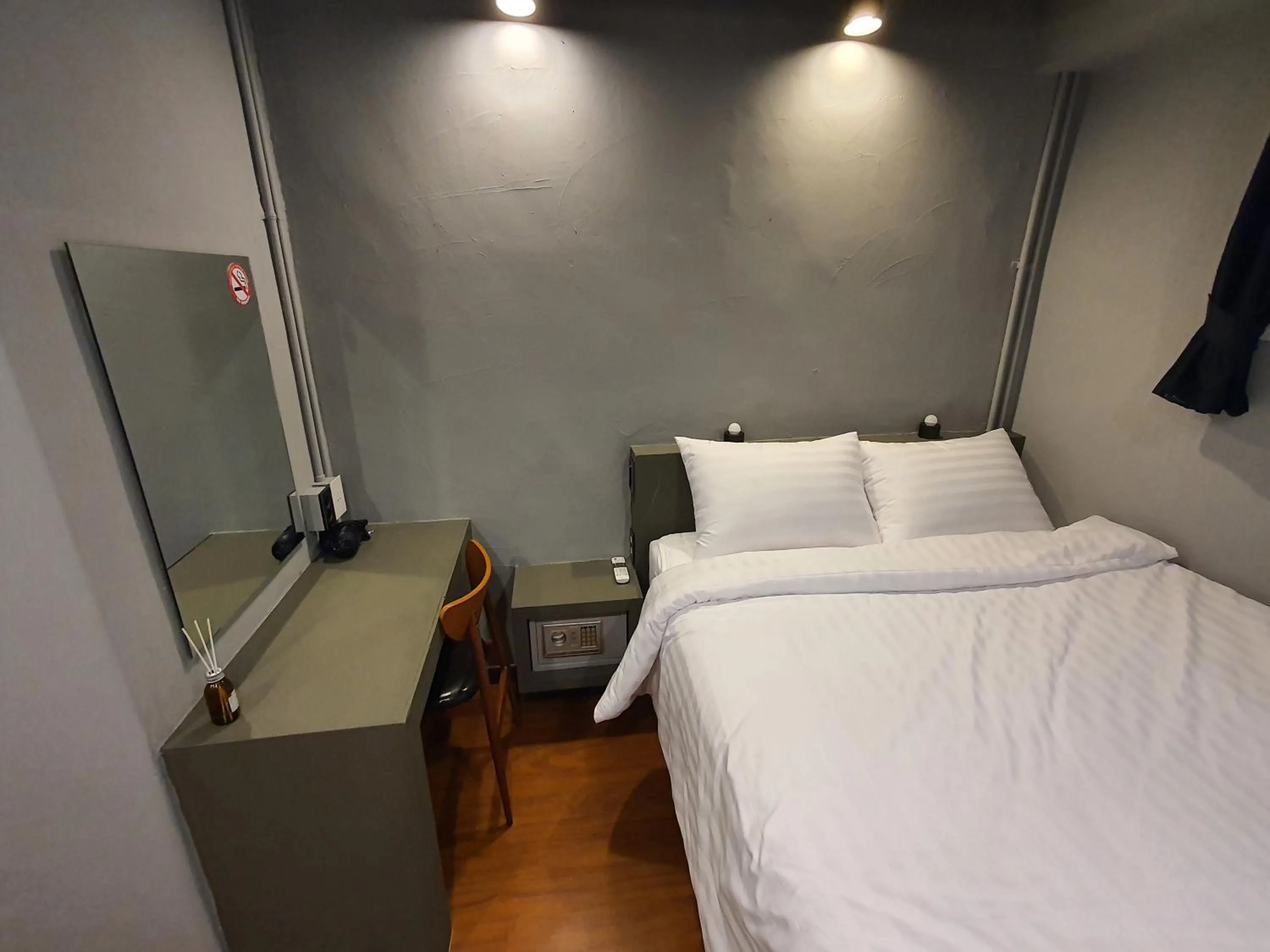 Photo of the whole room, Bed in Daljee Guesthouse